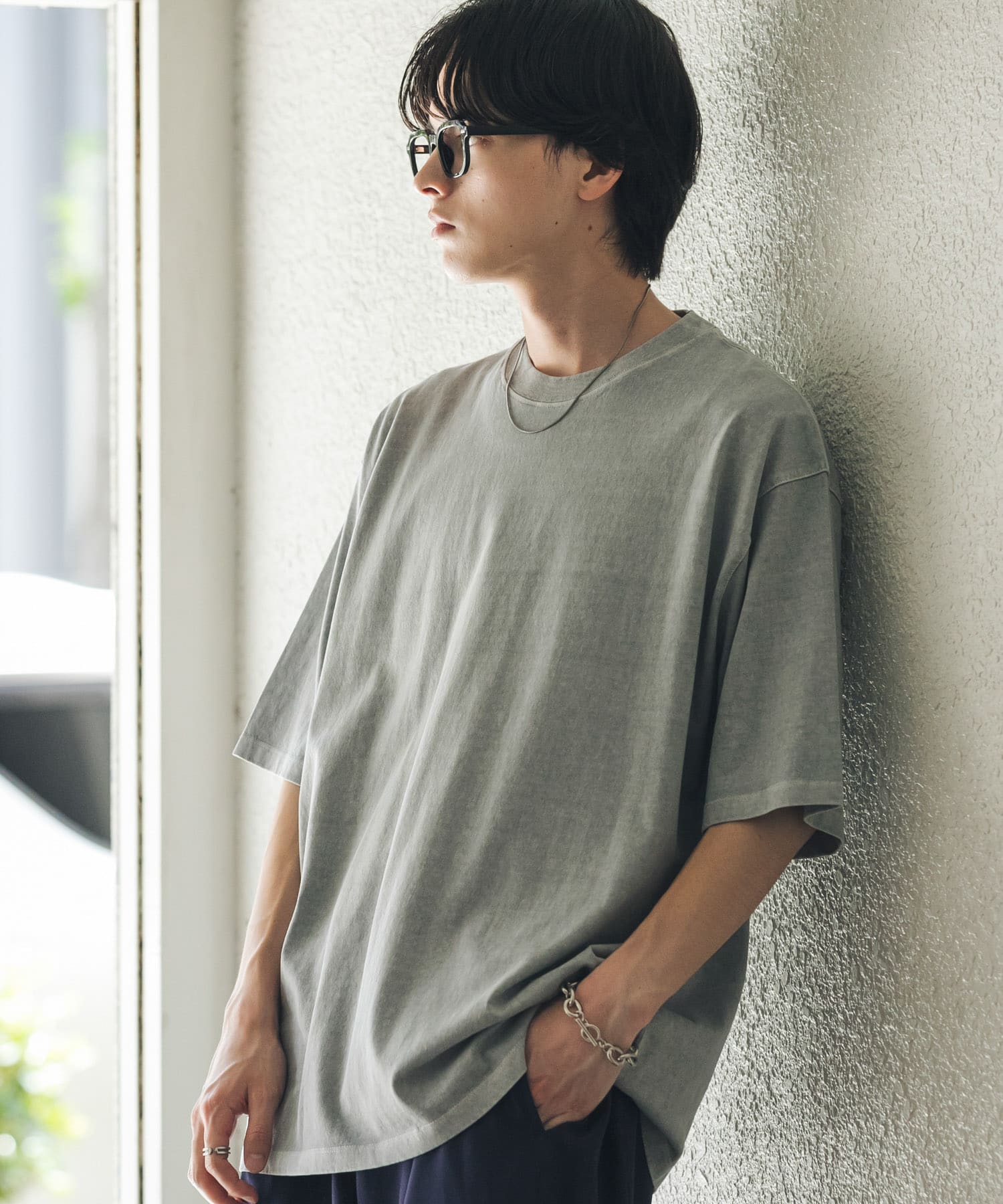GRAY