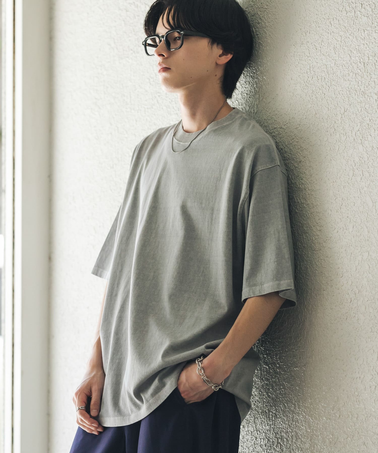 GRAY