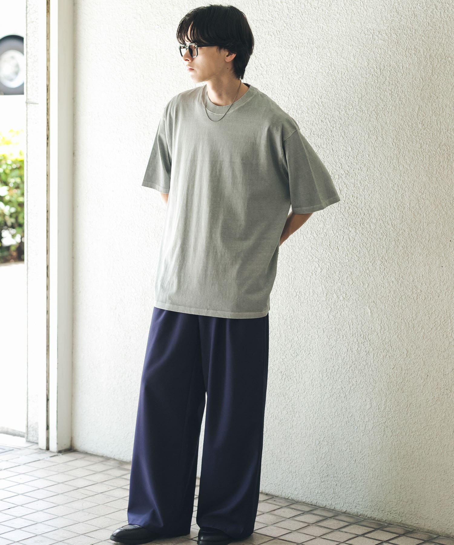 GRAY