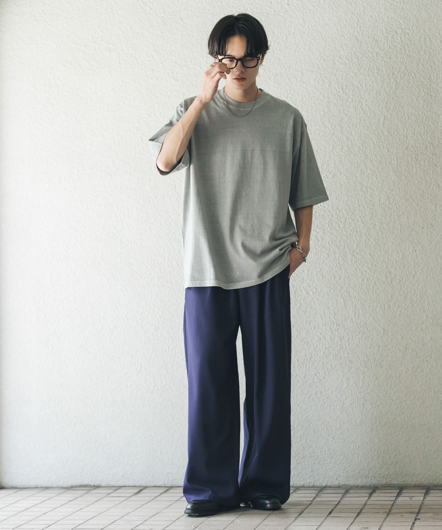 GRAY