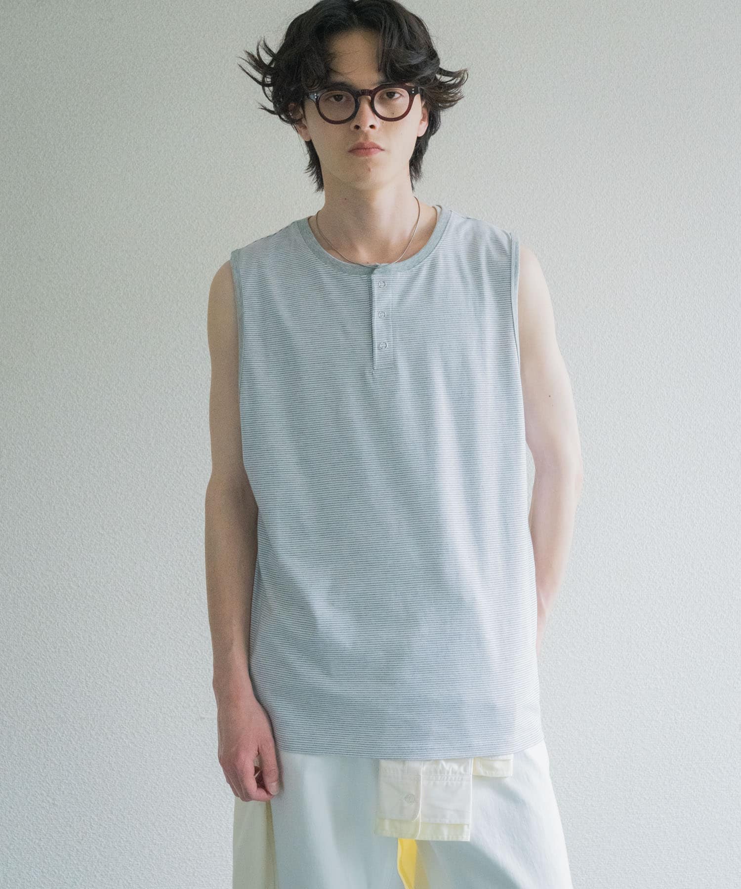 GRAY