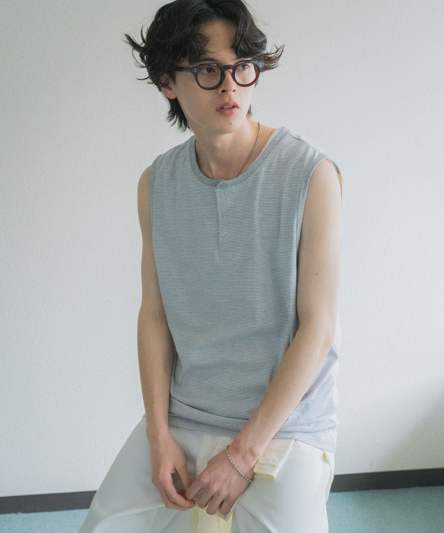 GRAY