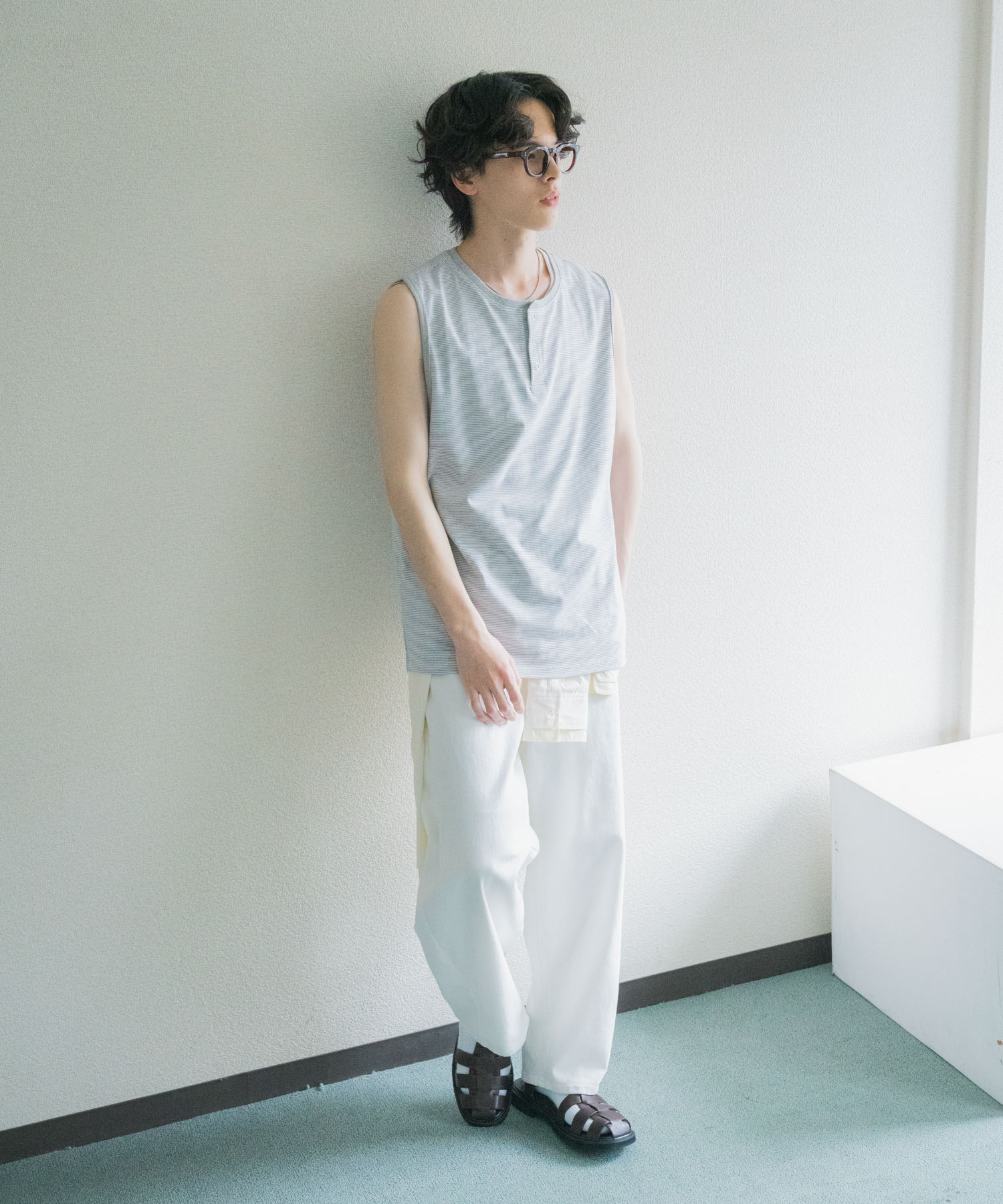 GRAY