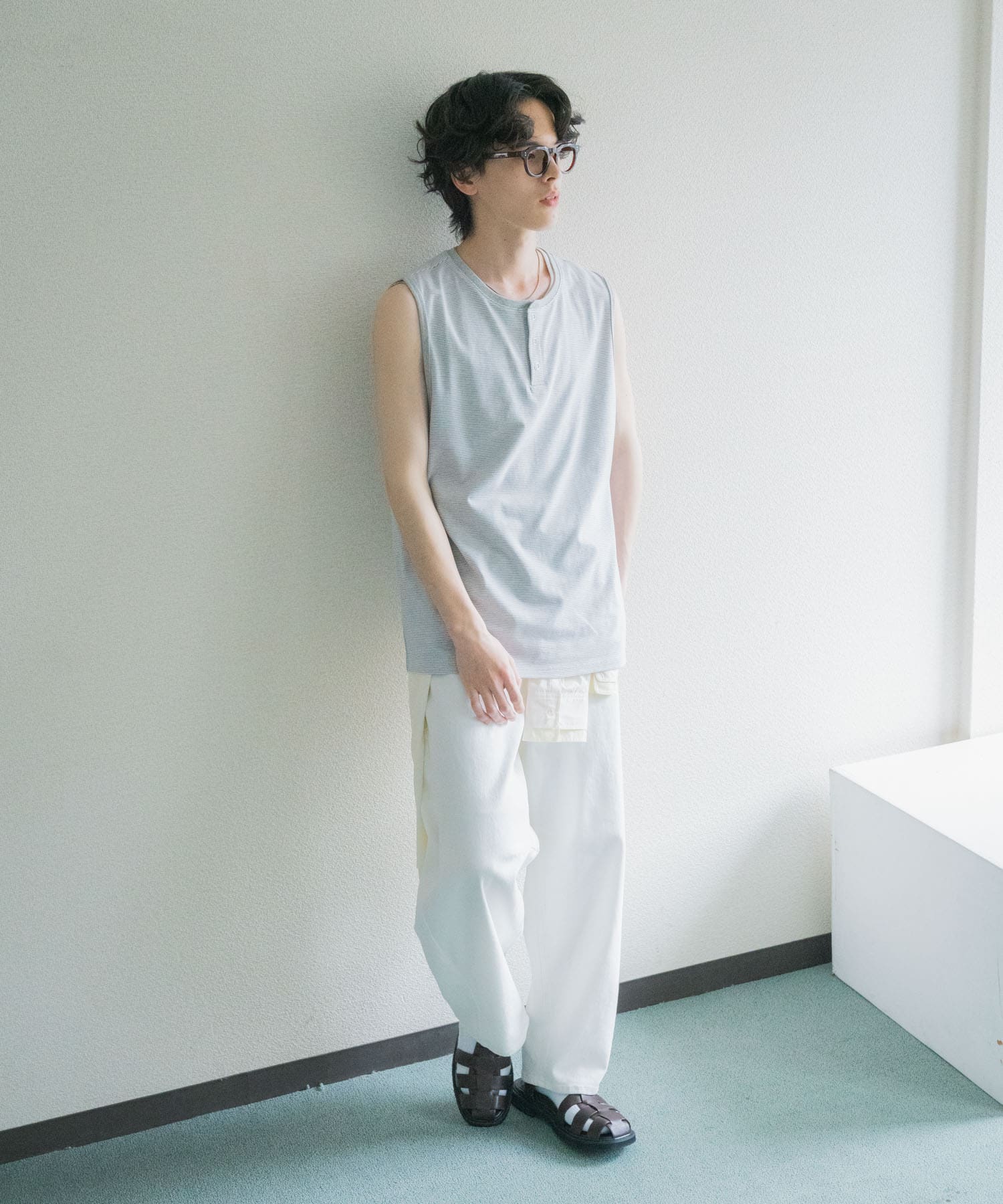 GRAY
