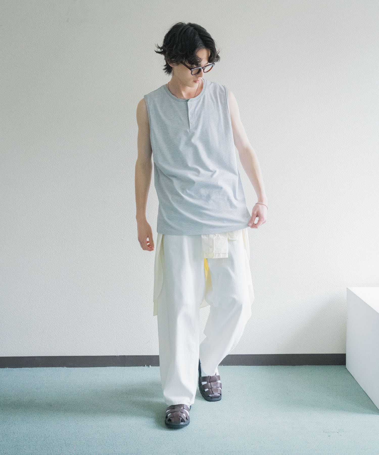 GRAY