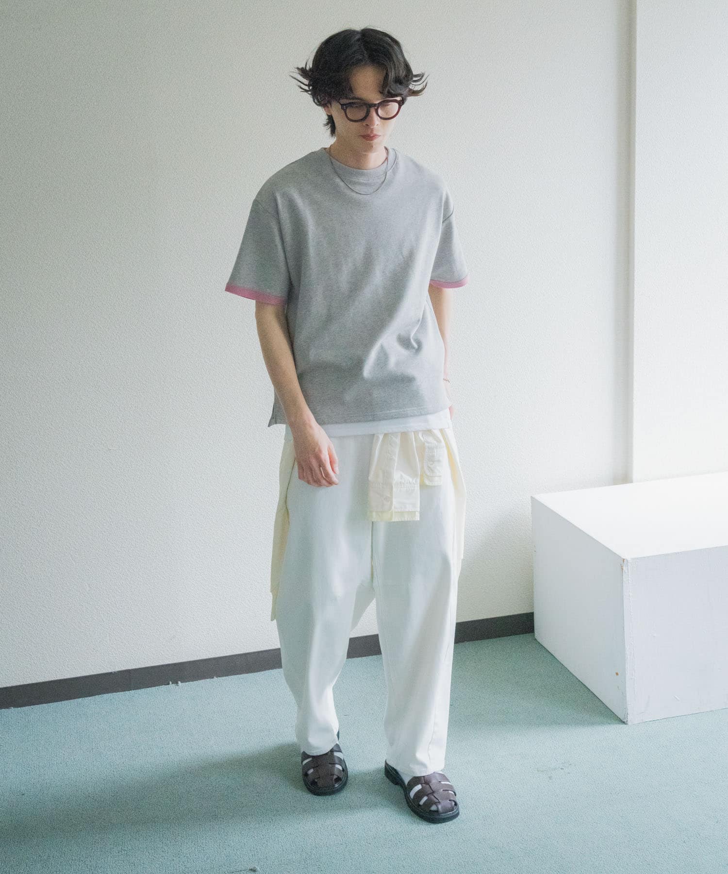 GRAY