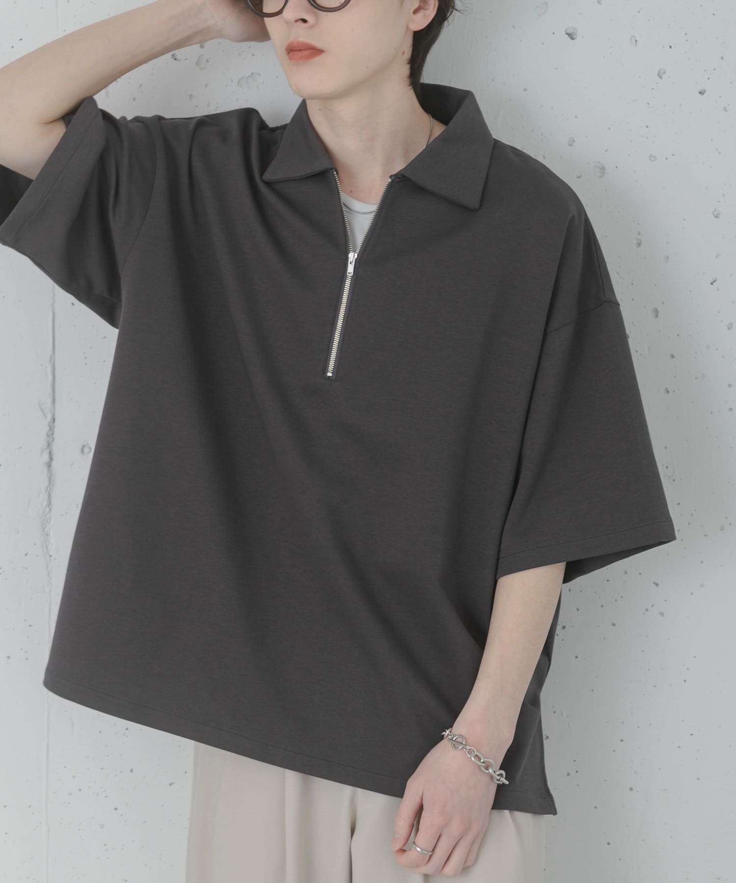 ダンボールポンチハーフジップショートスリーブTシャツ