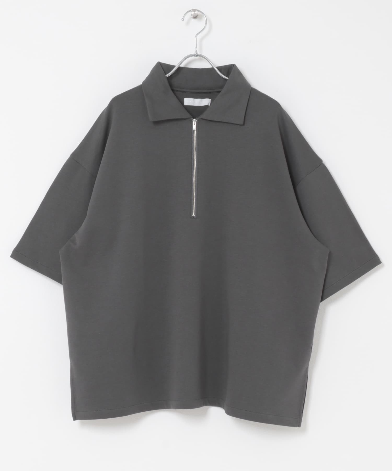 ユニセックス』ダンボールポンチハーフジップショートスリーブTシャツ