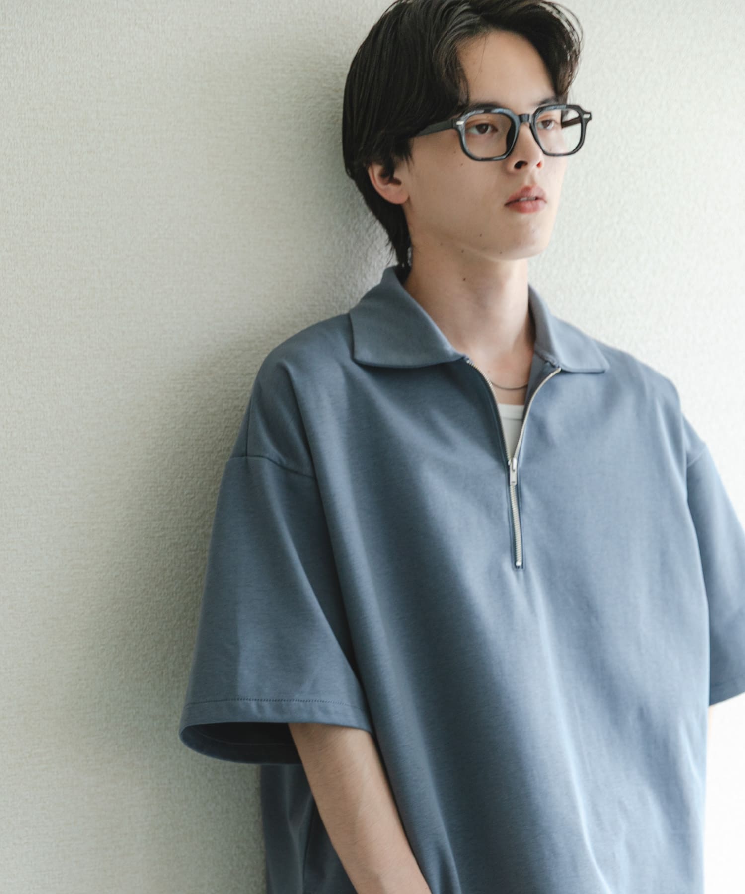 『ユニセックス』ダンボールポンチハーフジップショートスリーブTシャツ