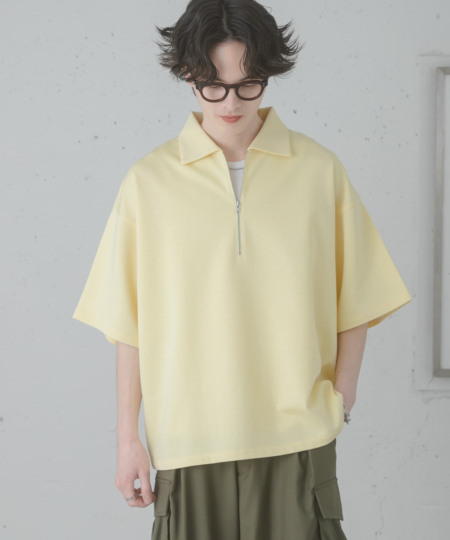 『ユニセックス』ダンボールポンチハーフジップショートスリーブTシャツ