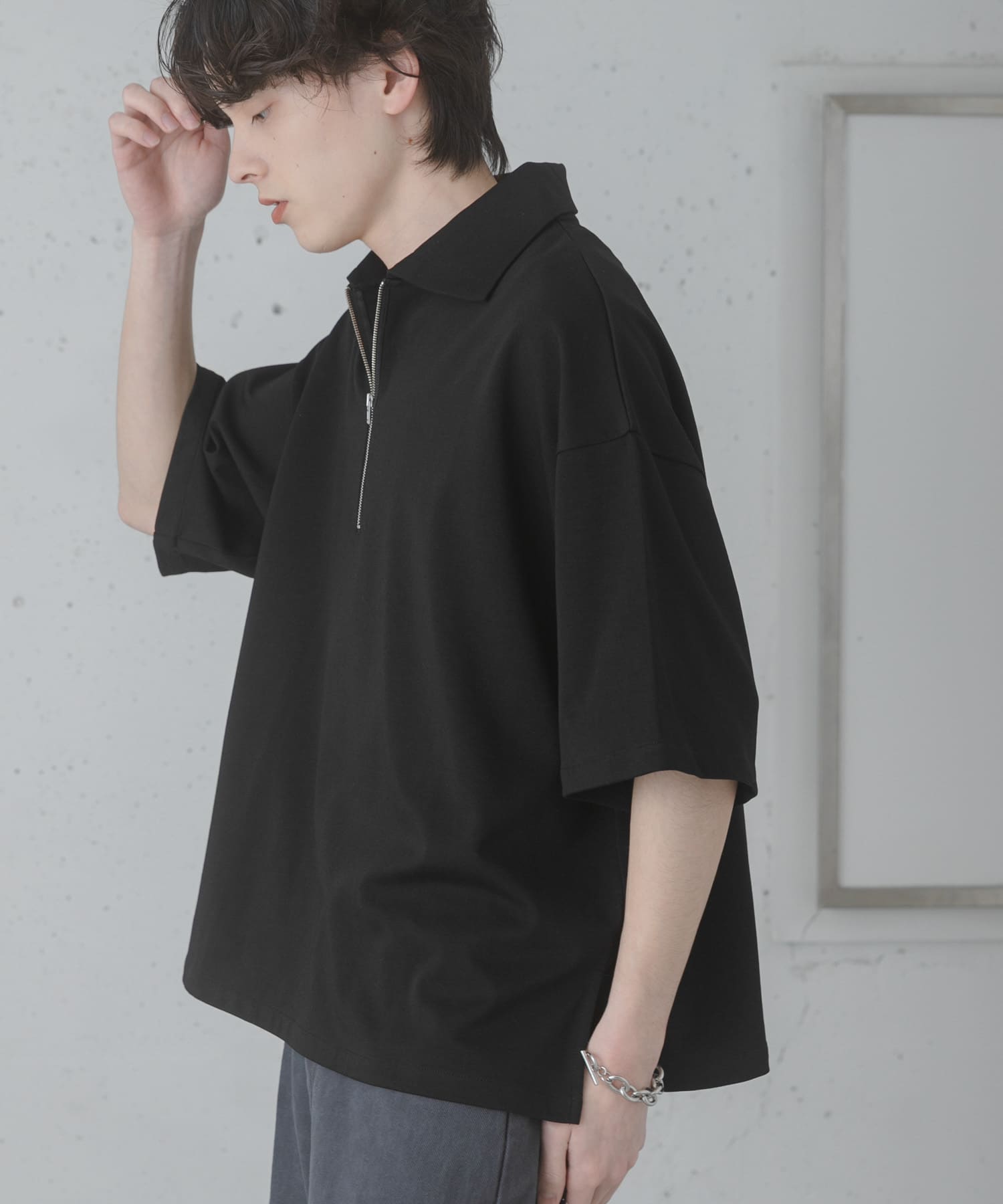 ユニセックス』ダンボールポンチハーフジップショートスリーブTシャツ