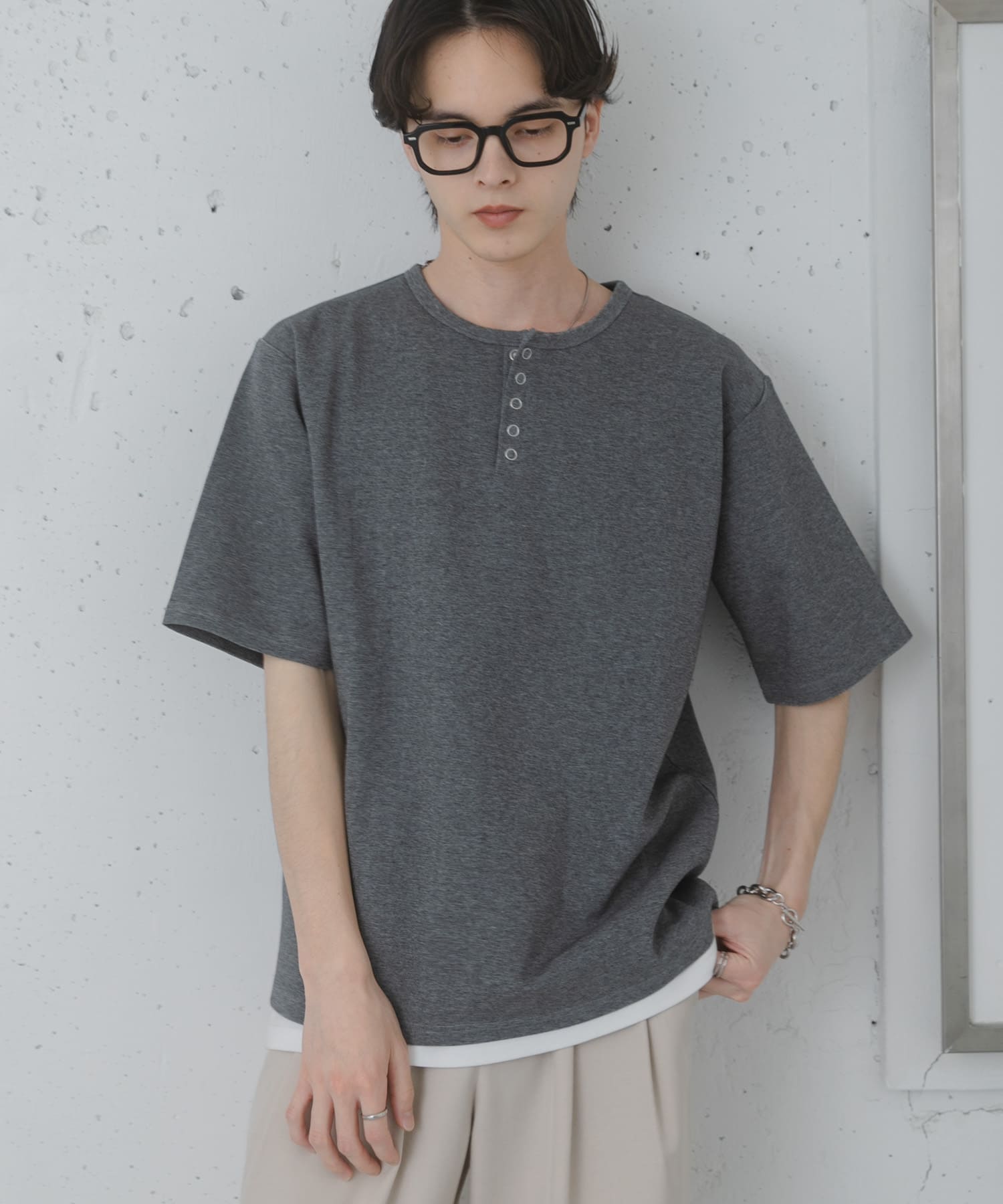 GRAY