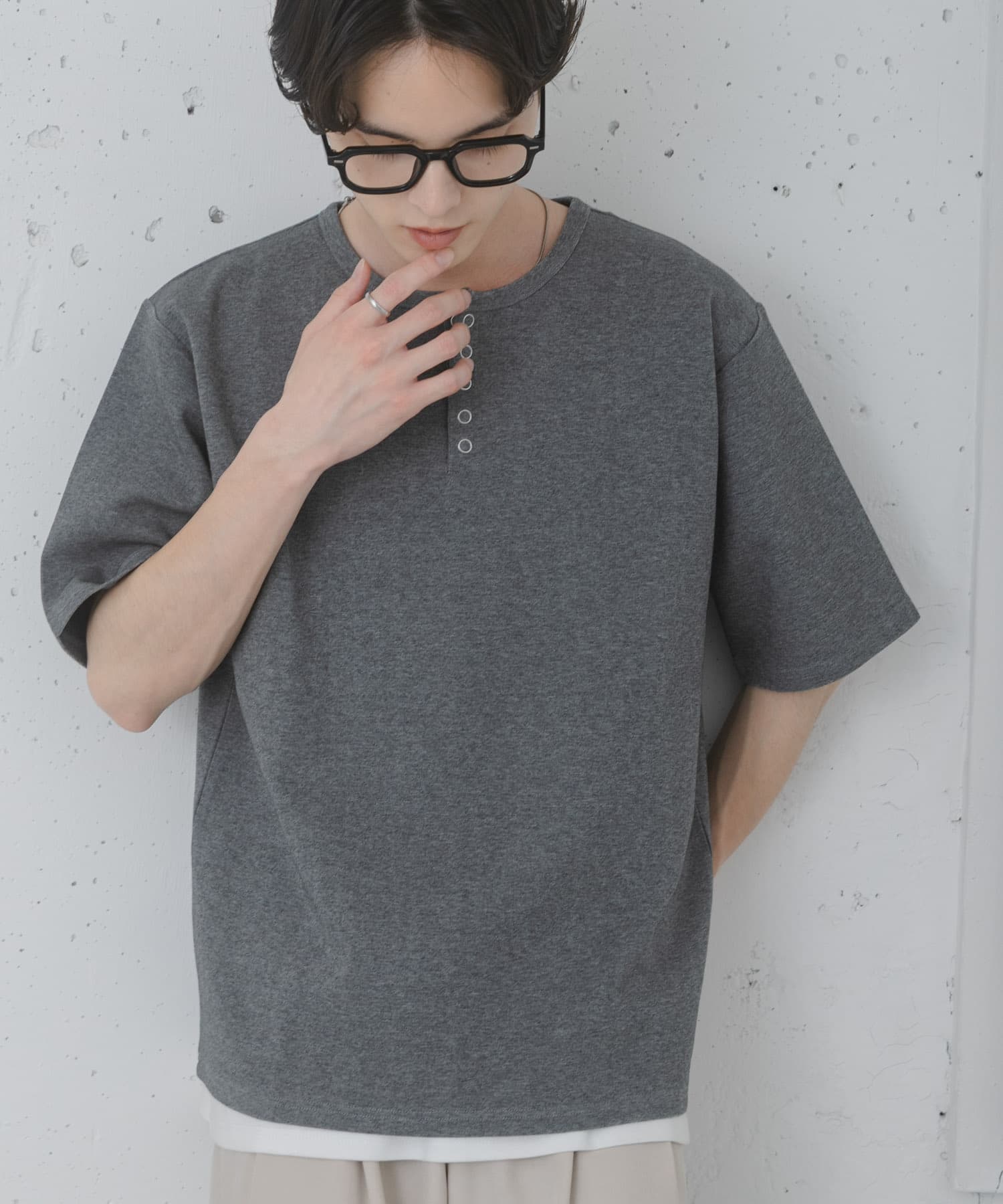 GRAY