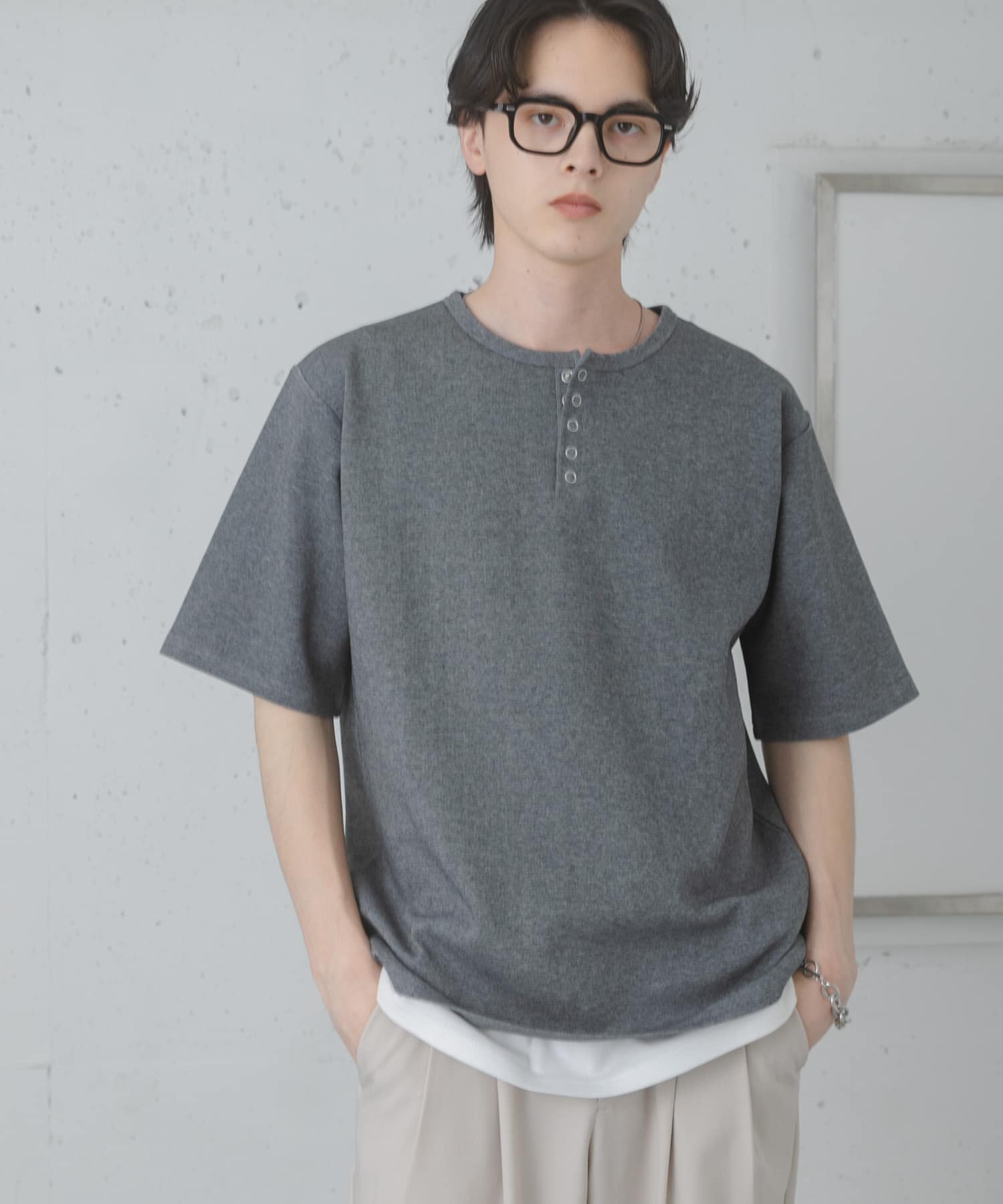 GRAY