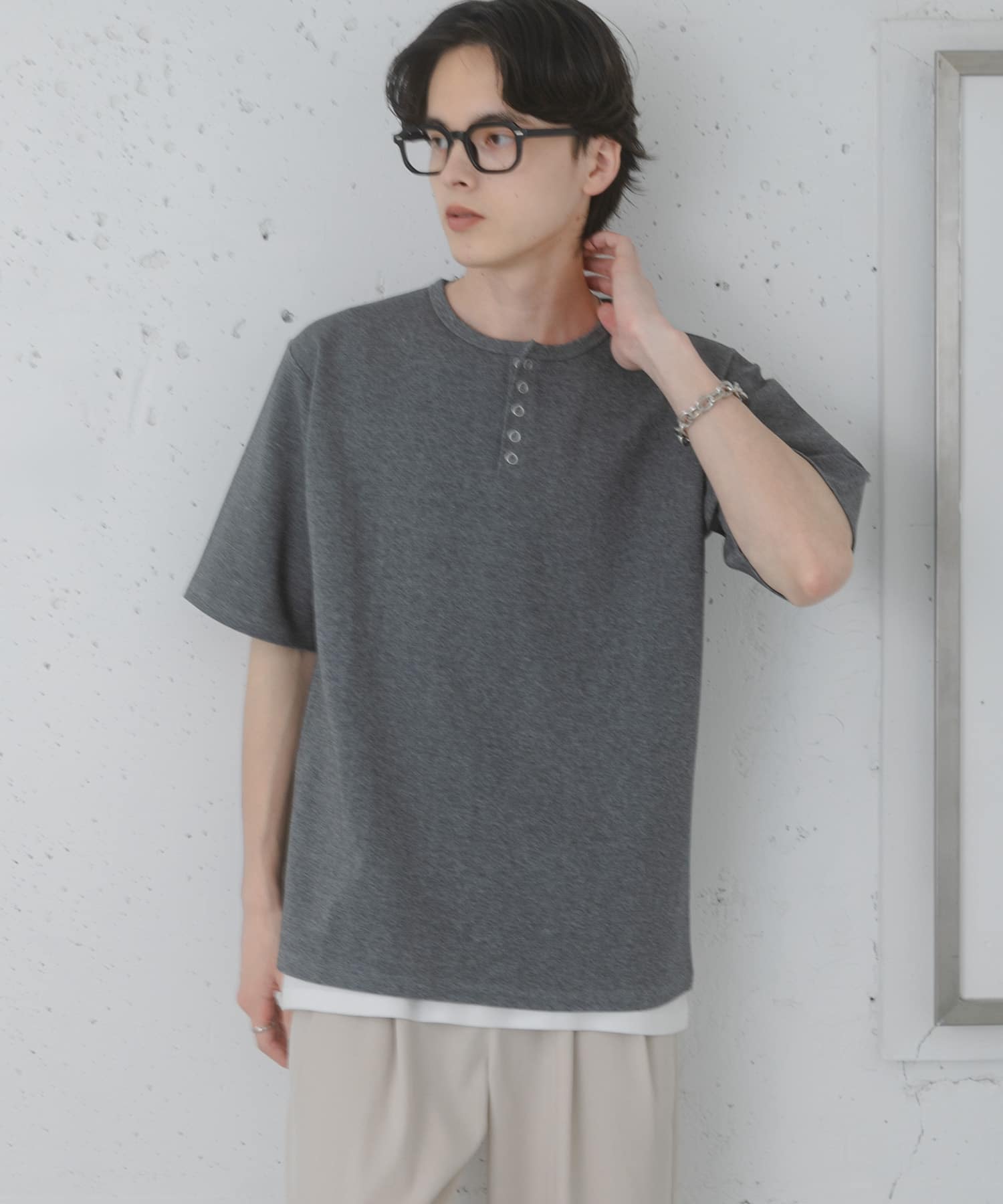 GRAY