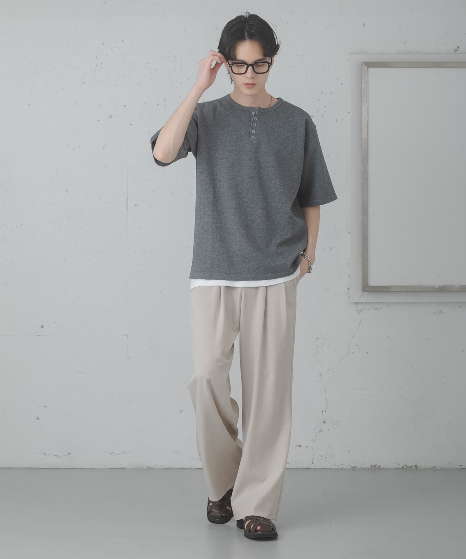 GRAY