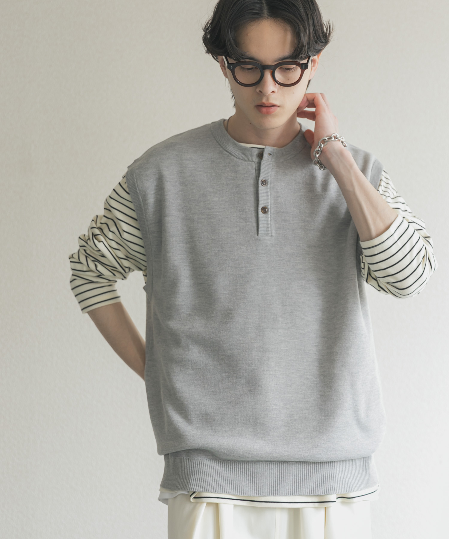 GRAY