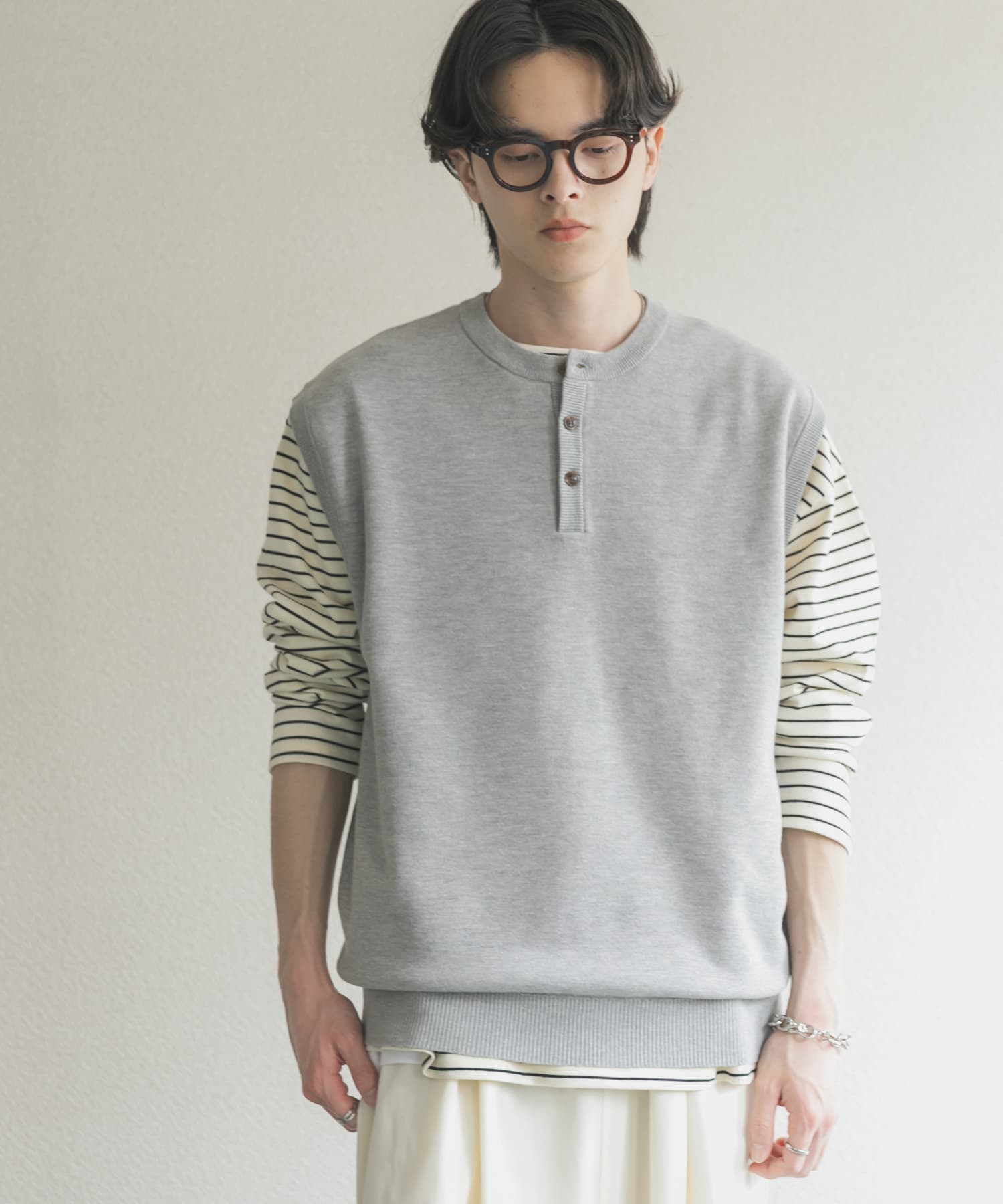 GRAY