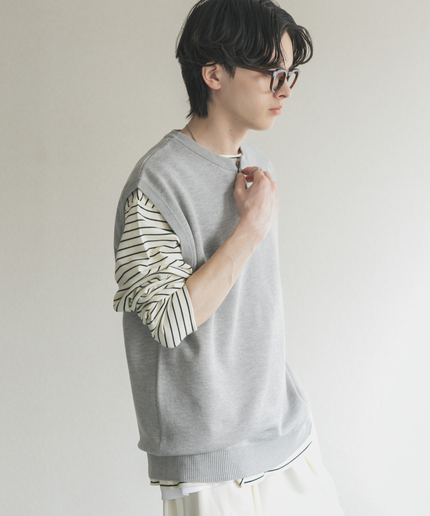 GRAY