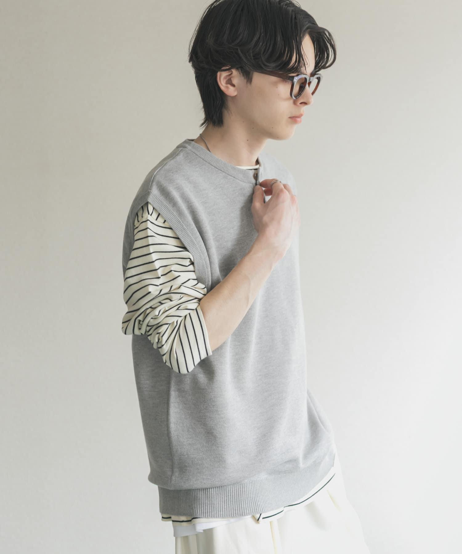 GRAY