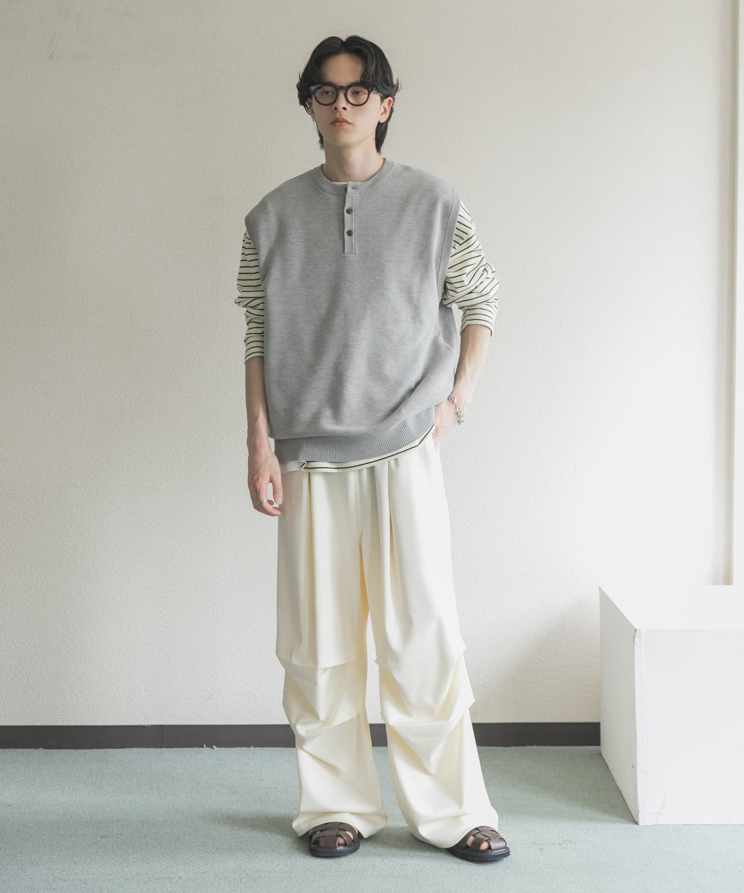 GRAY
