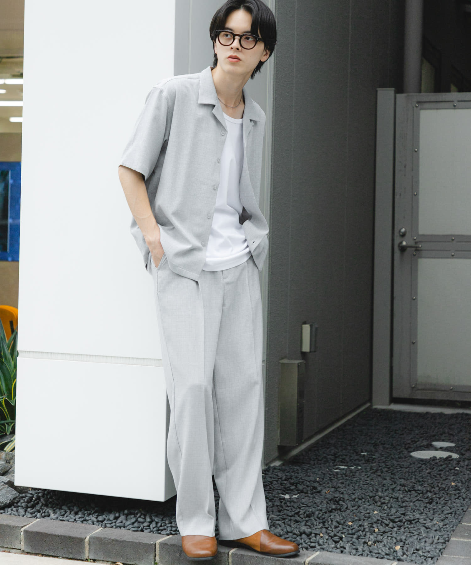 GRAY