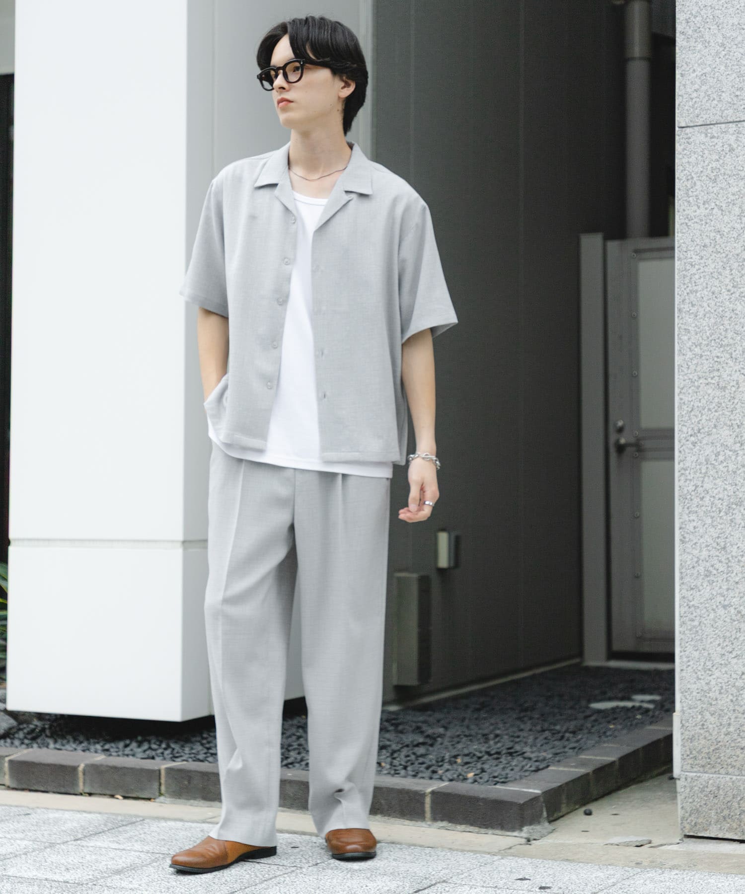 GRAY