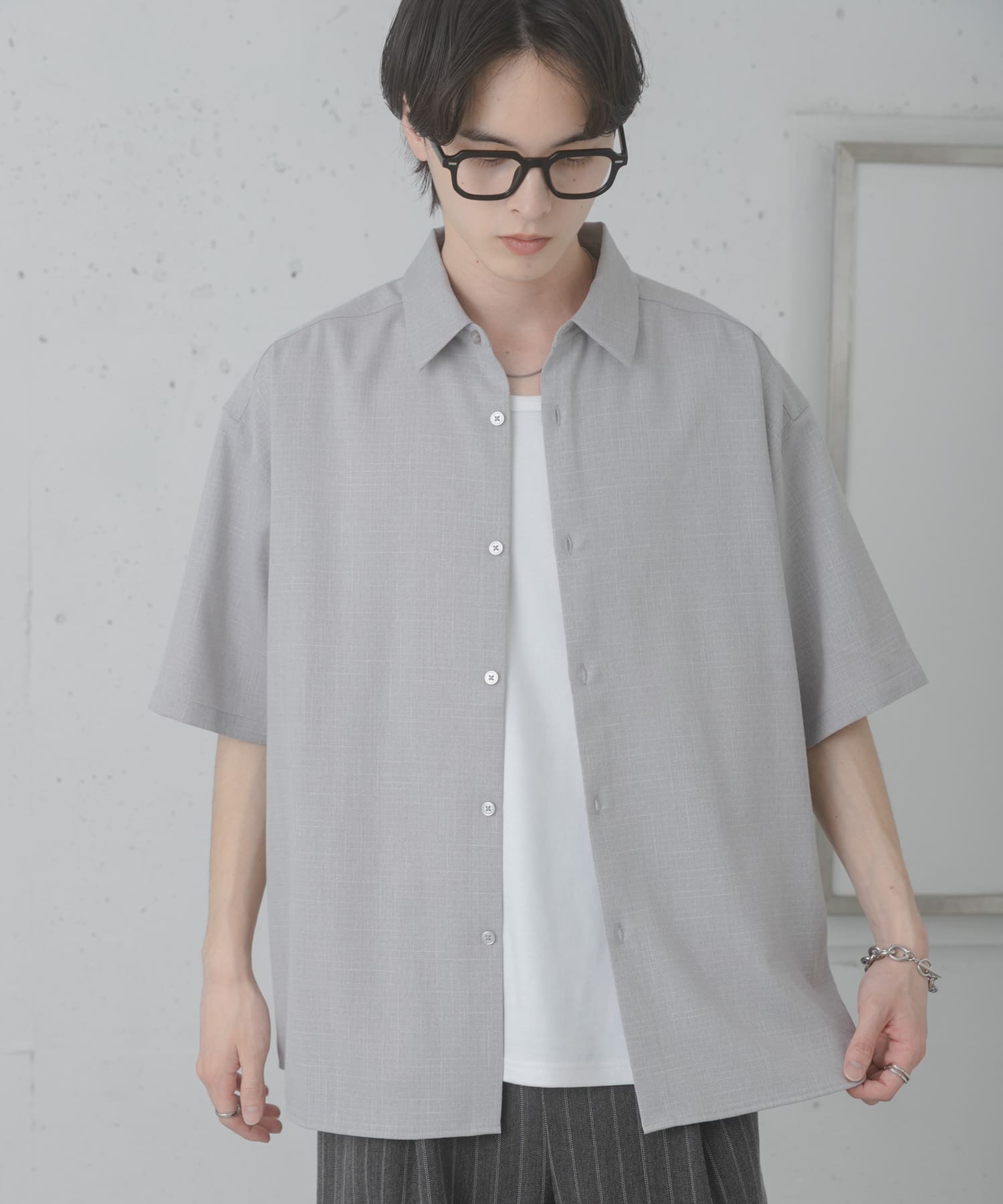 GRAY