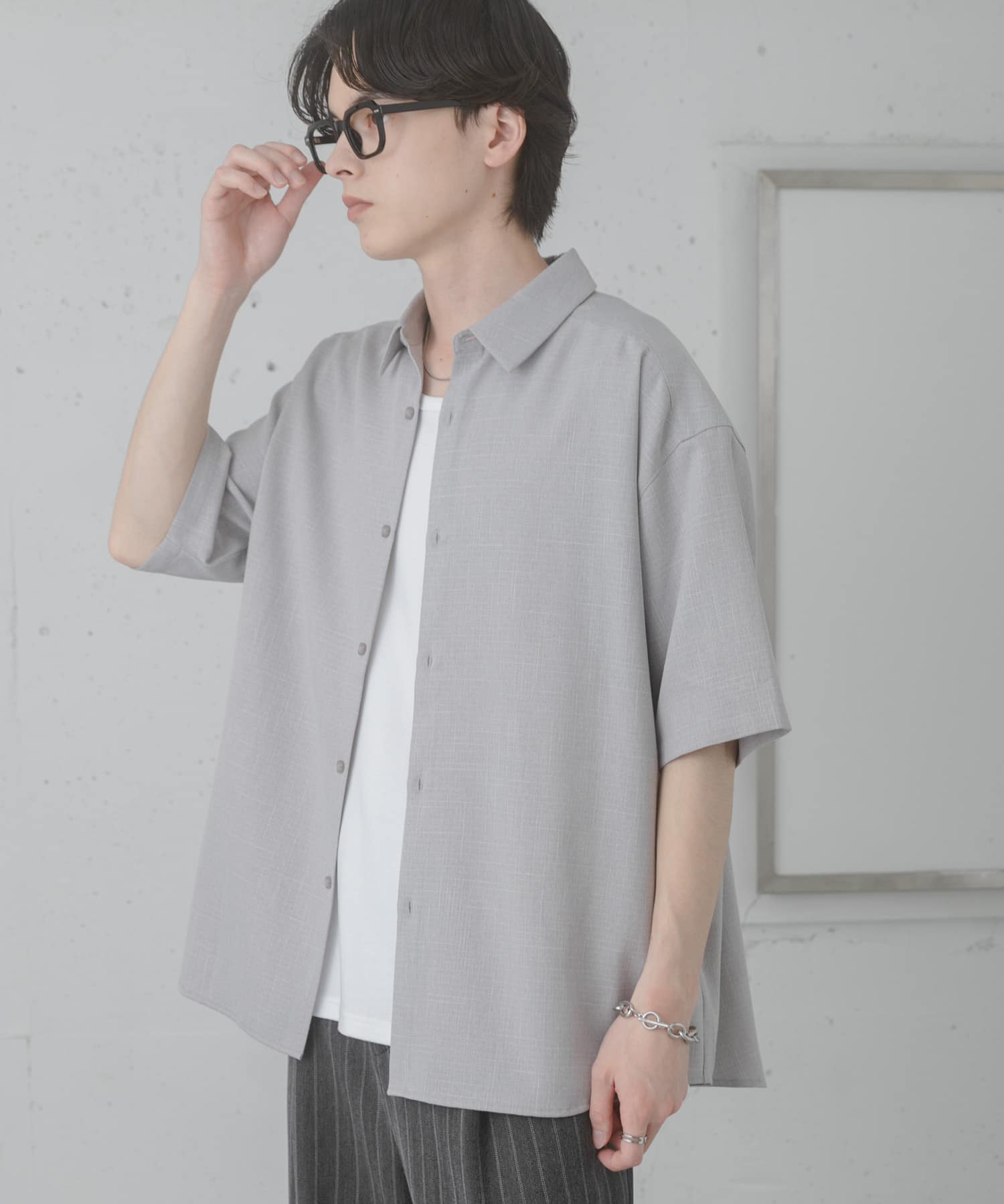 GRAY