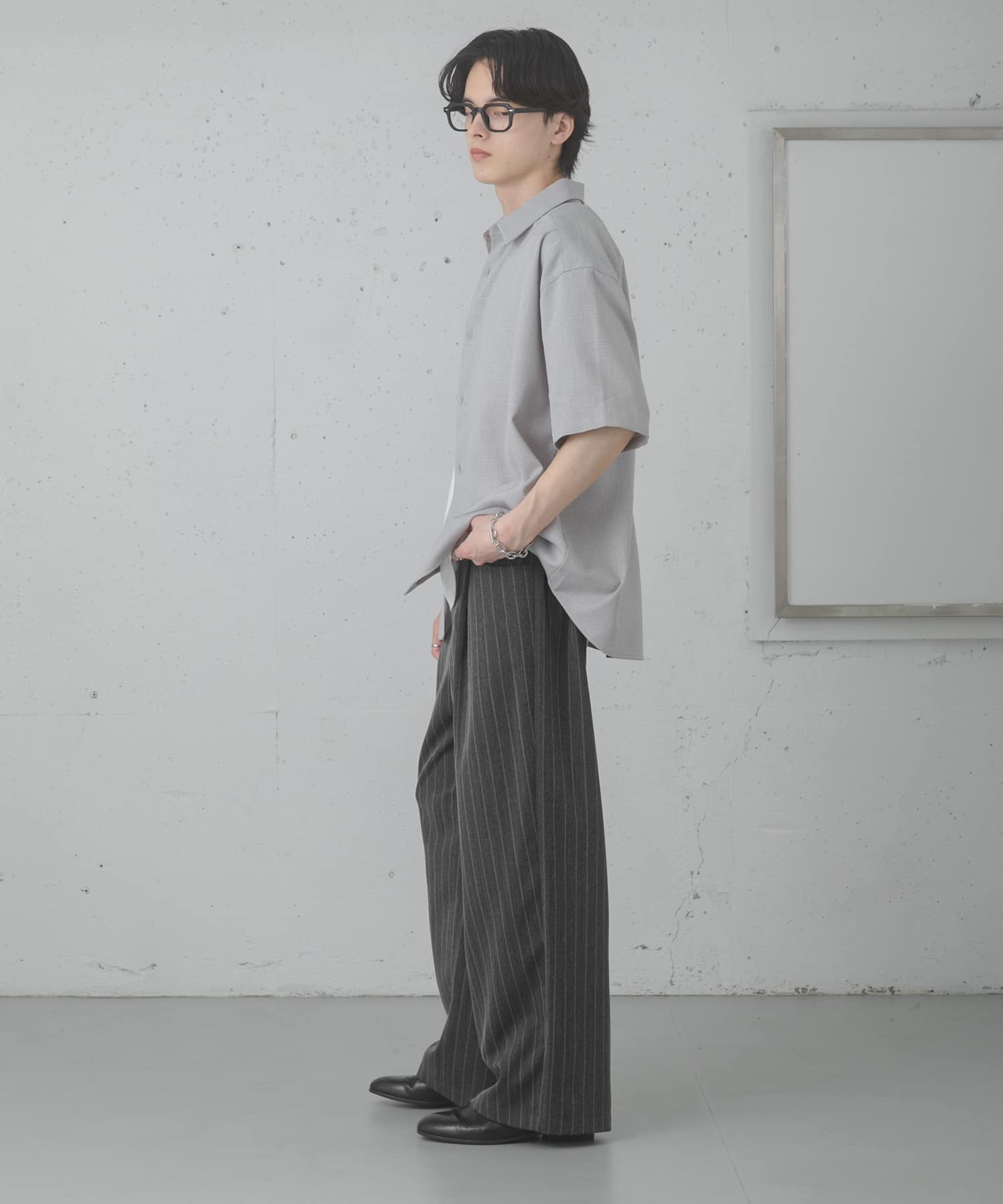 GRAY