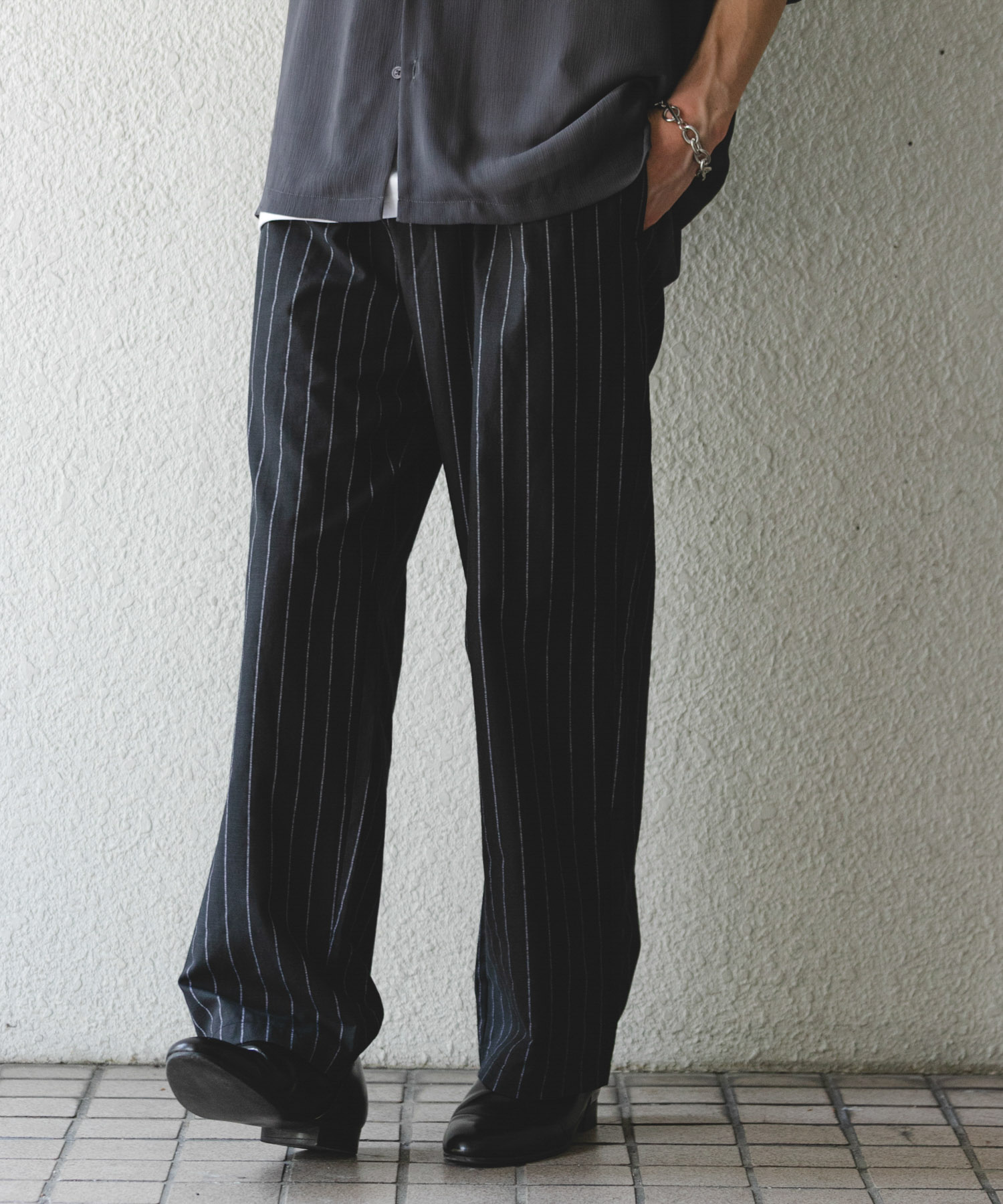 BLK×WHT