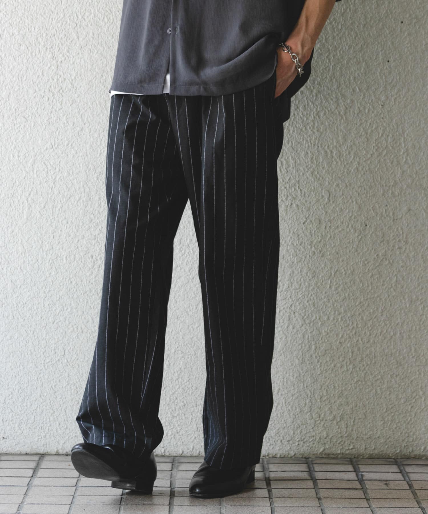 BLK×WHT