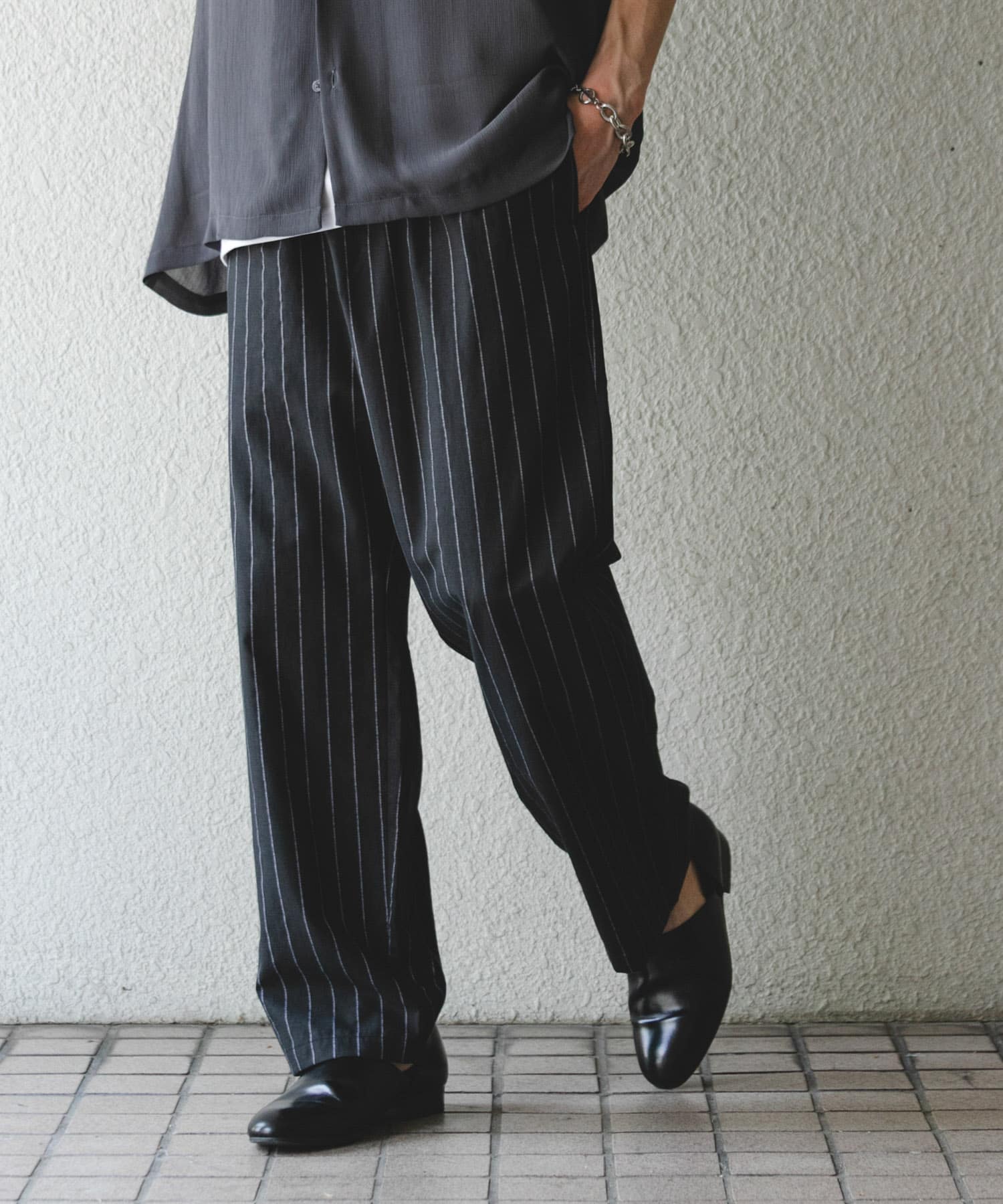 BLK×WHT