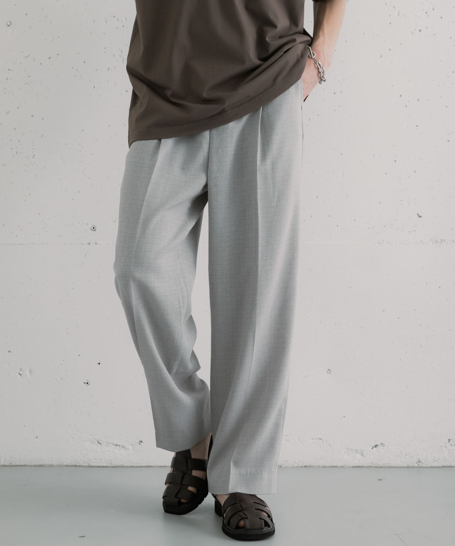 GRAY