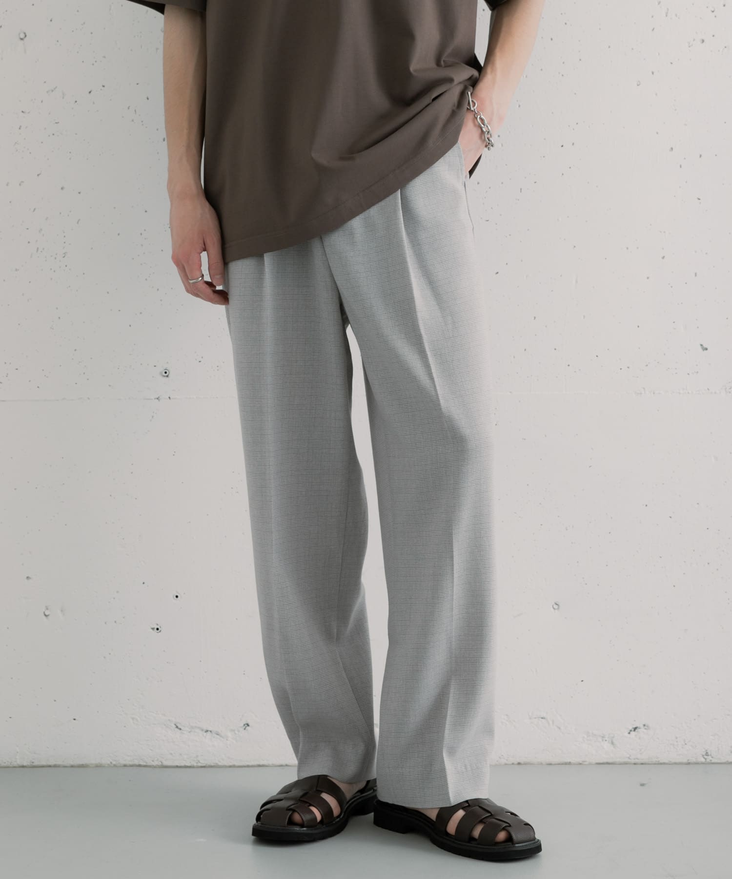 GRAY