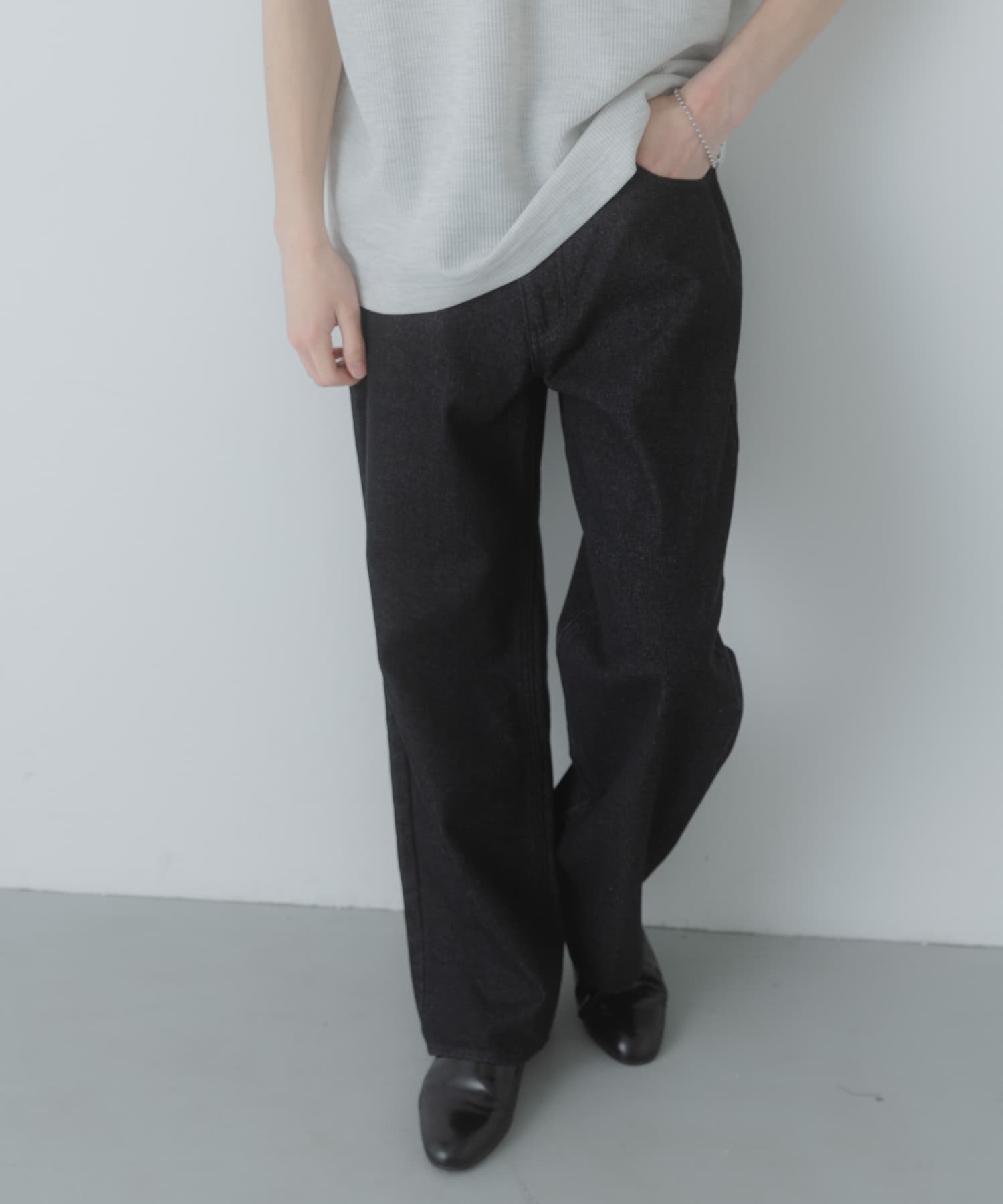 ストレートデニムパンツ