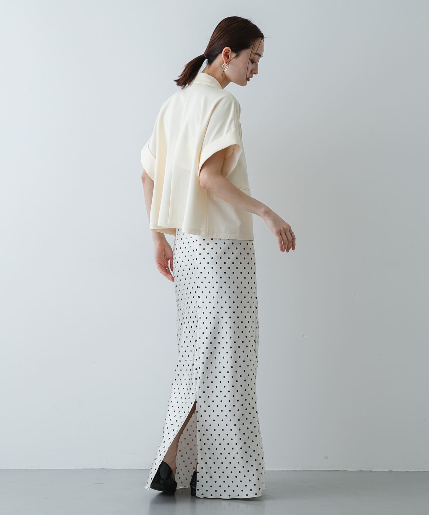 OFF WHITE