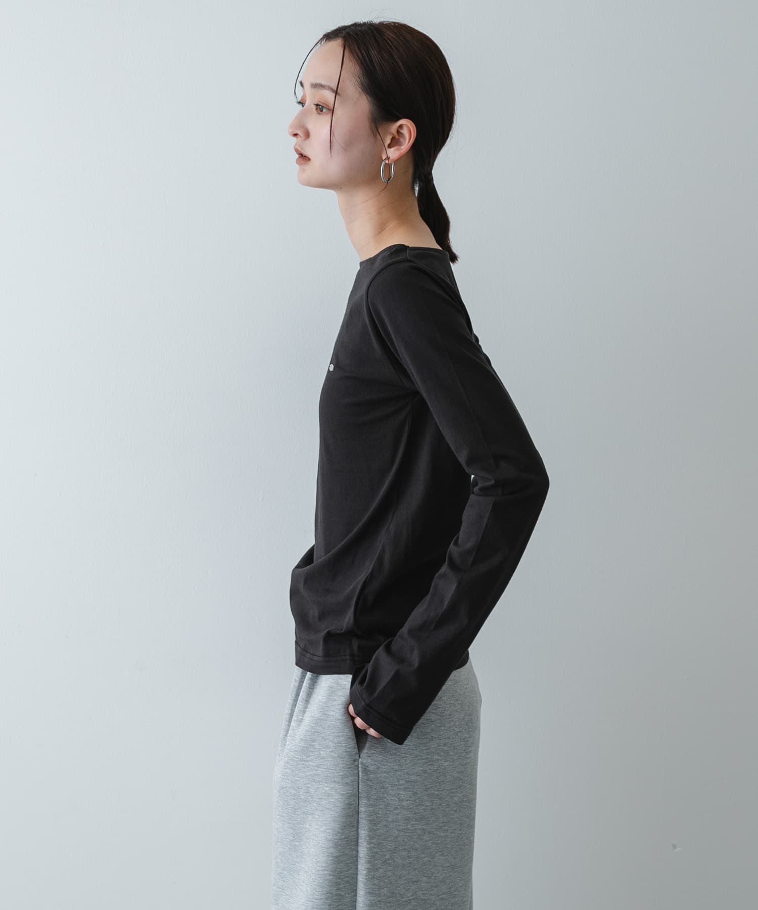 ストレートボートネックシアーTシャツ(One BLACK): トップス｜URBAN
