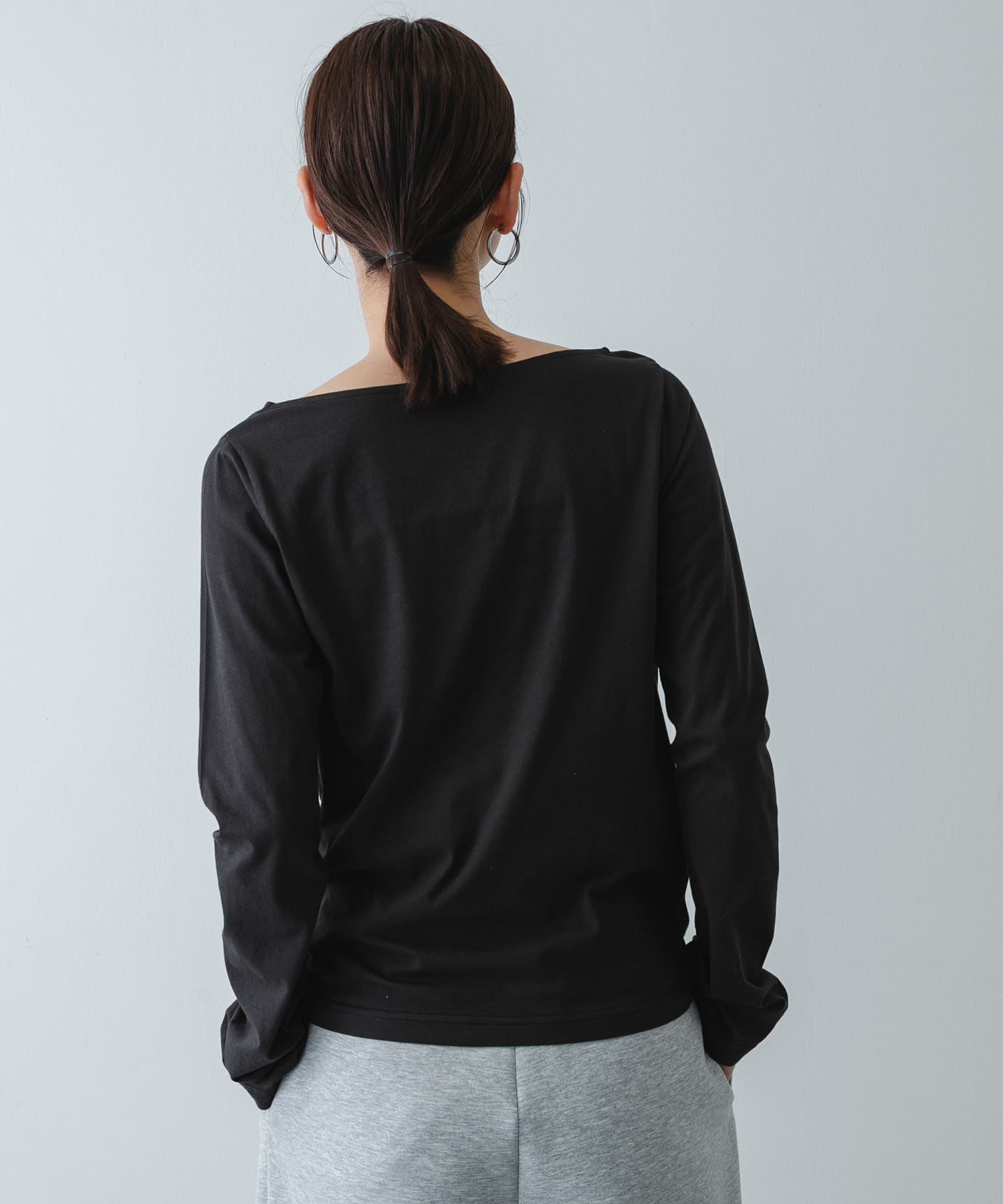 ストレートボートネックシアーTシャツ(One BLACK): トップス｜URBAN