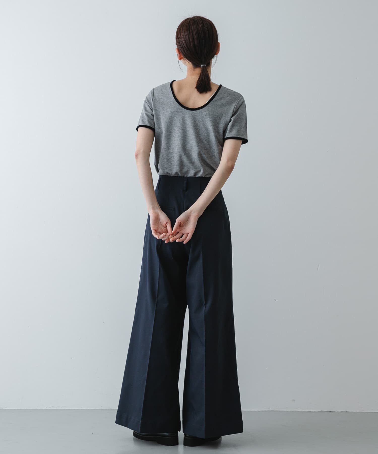 GRAY