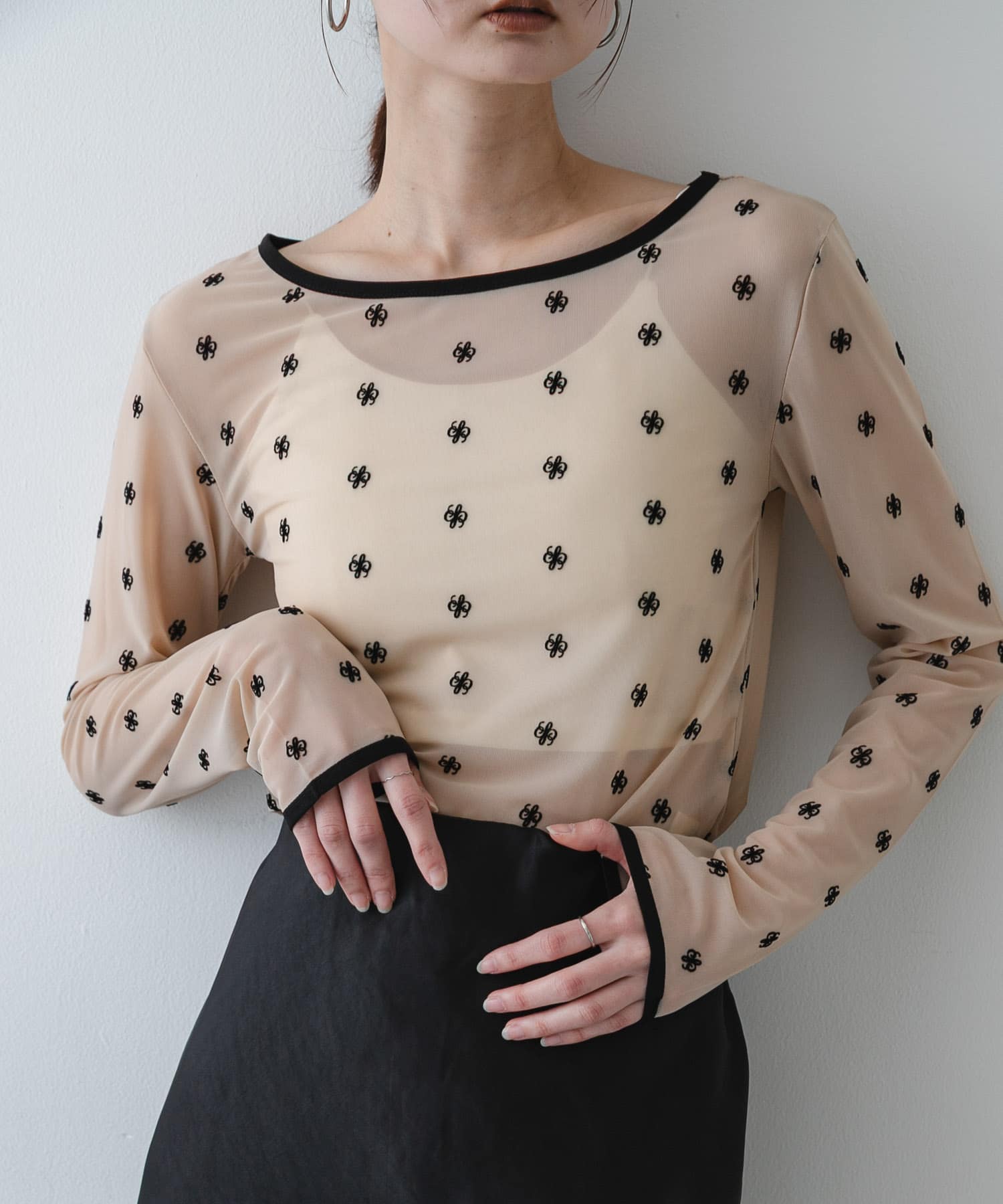 モチーフシアーカットトップ