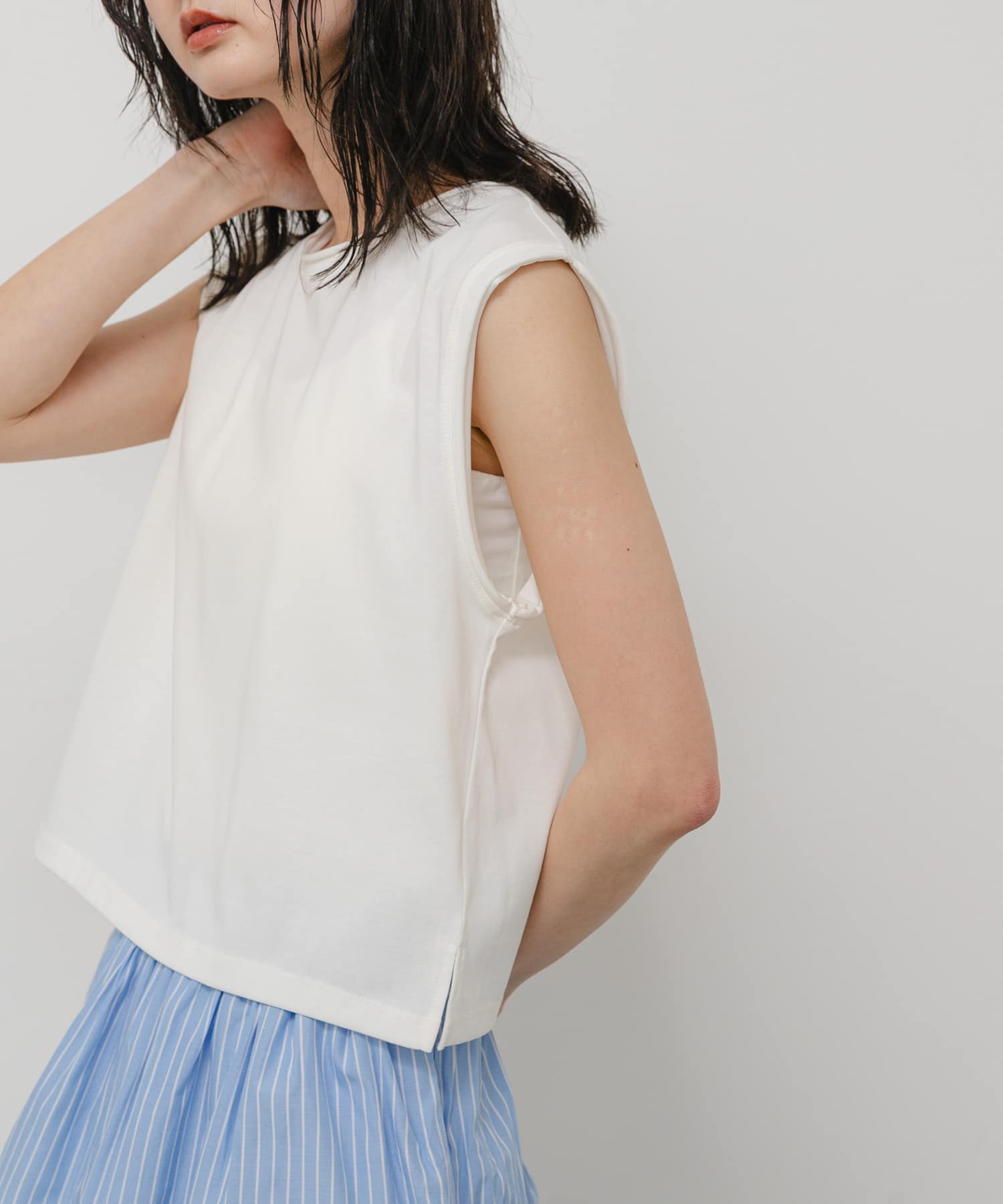 OFF WHITE