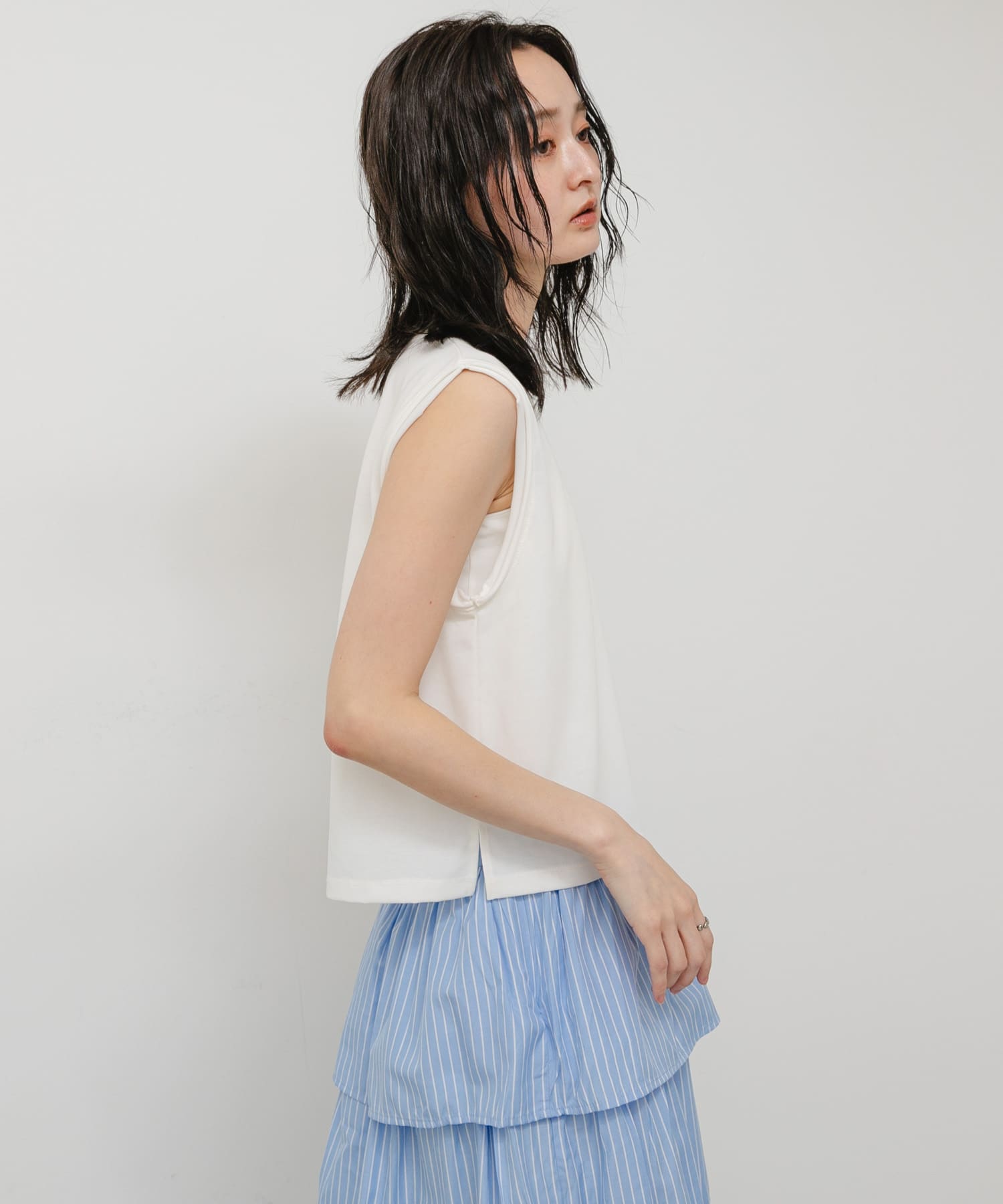OFF WHITE