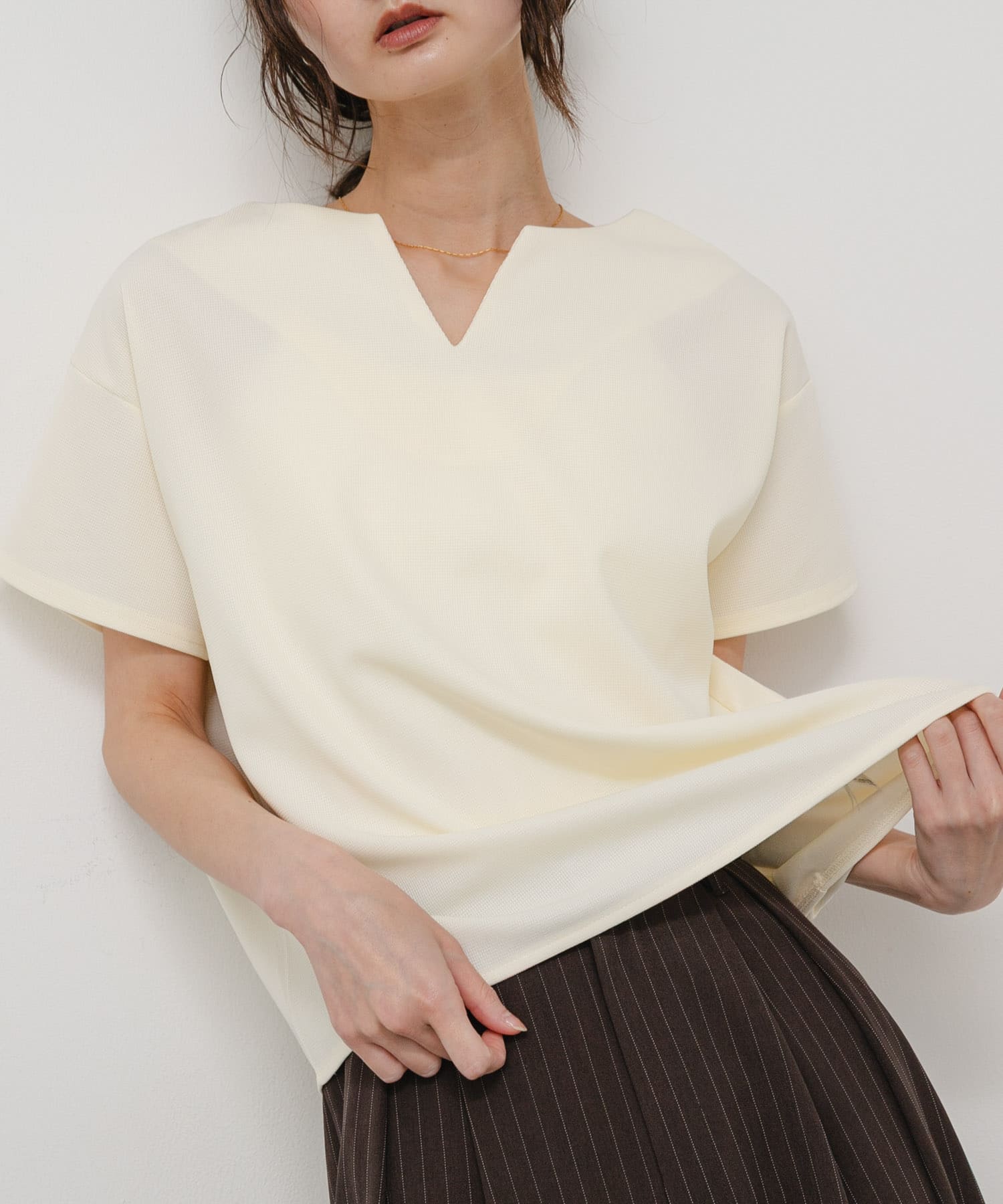 キーネックミラノリブTシャツ