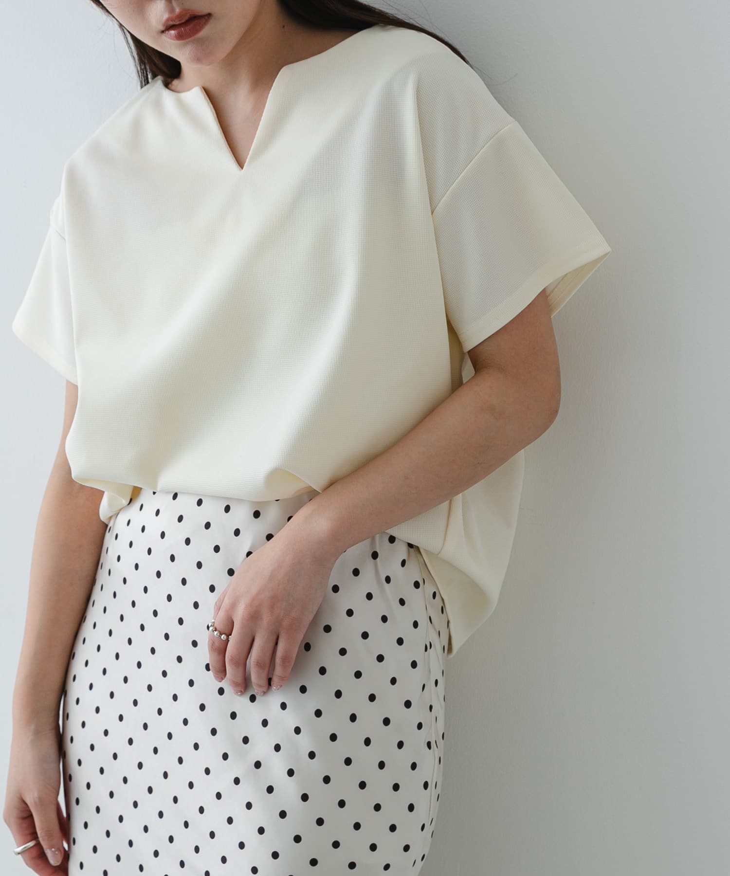 キーネックミラノリブTシャツ