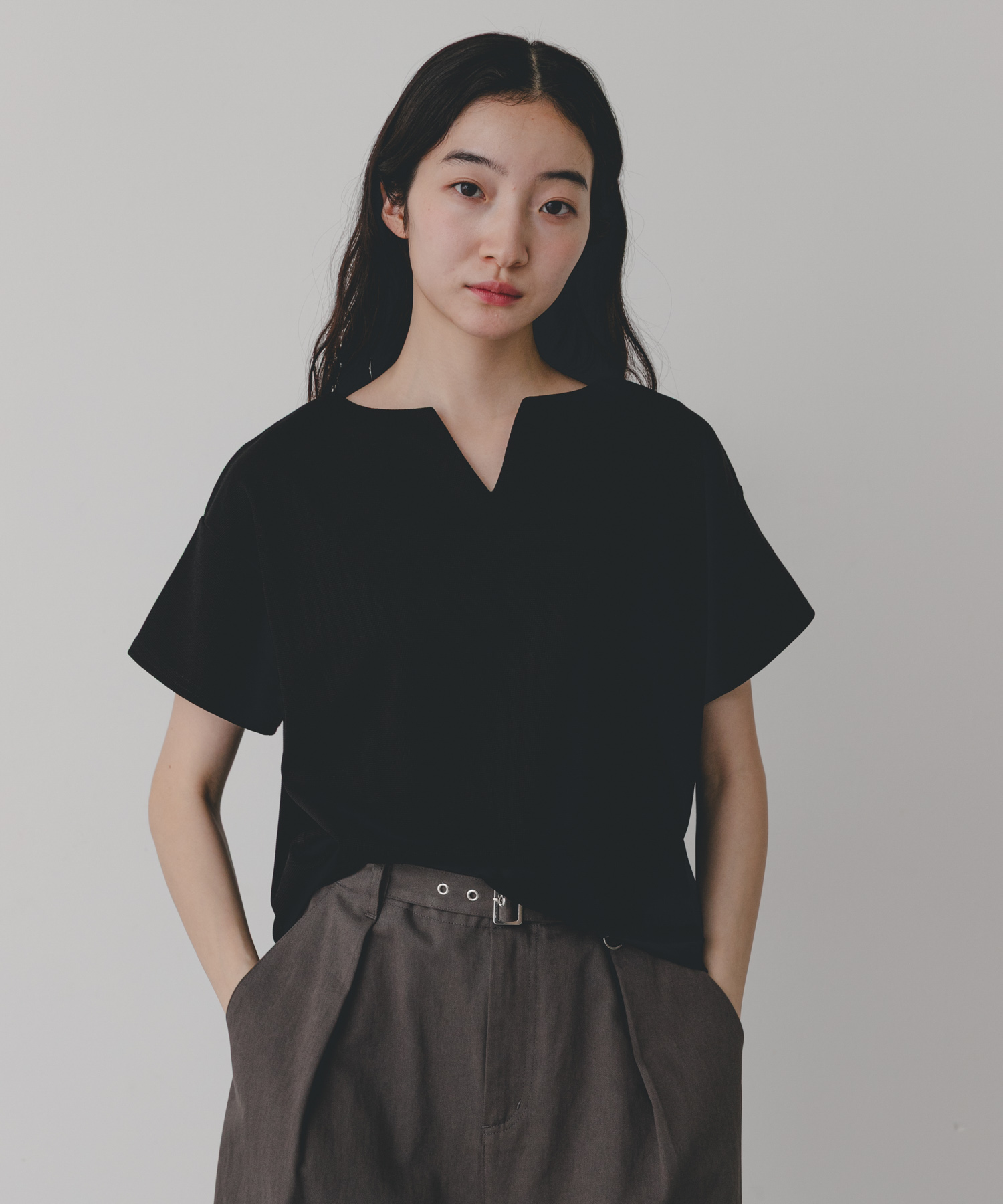キーネックミラノリブTシャツ