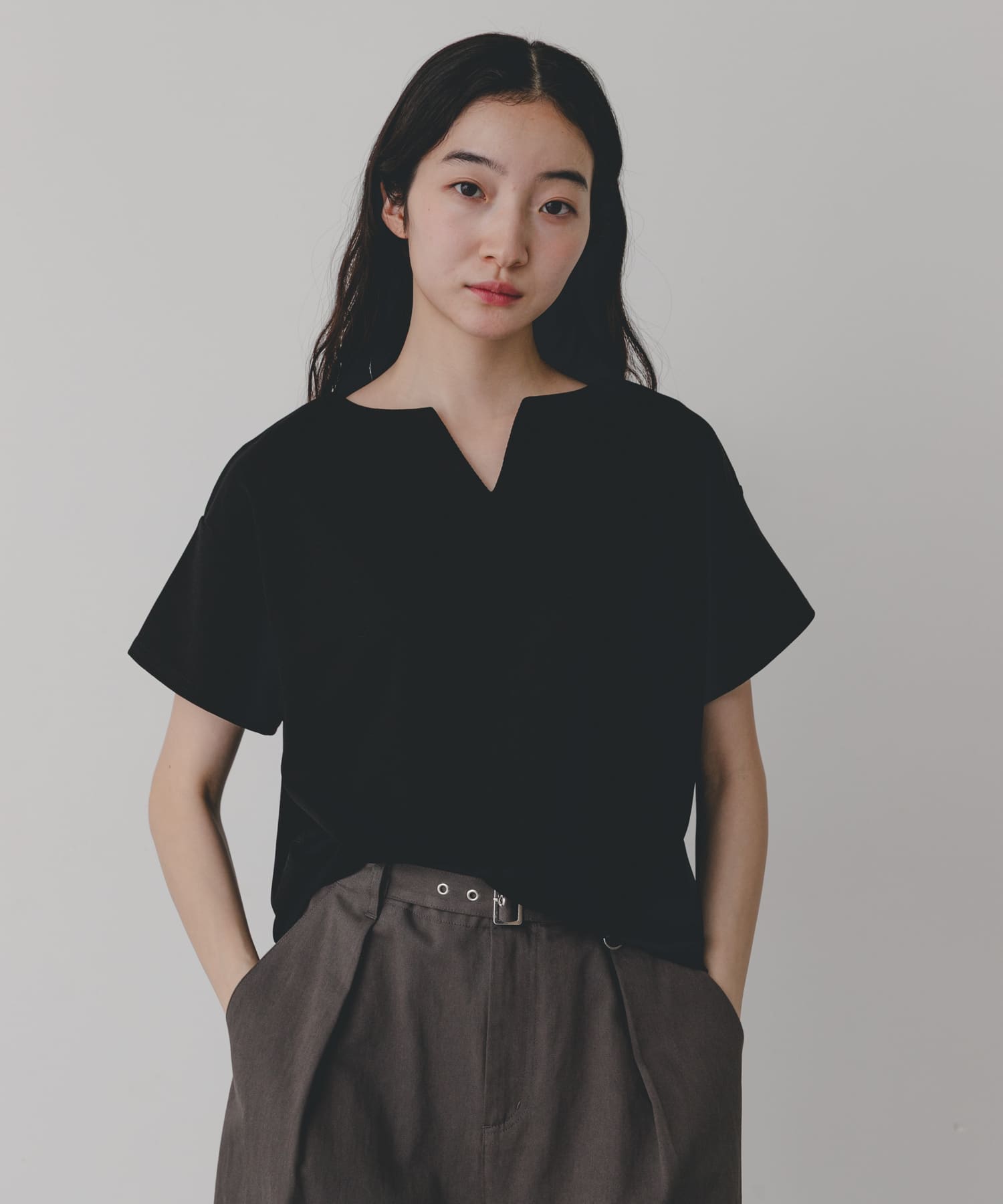 キーネックミラノリブTシャツ