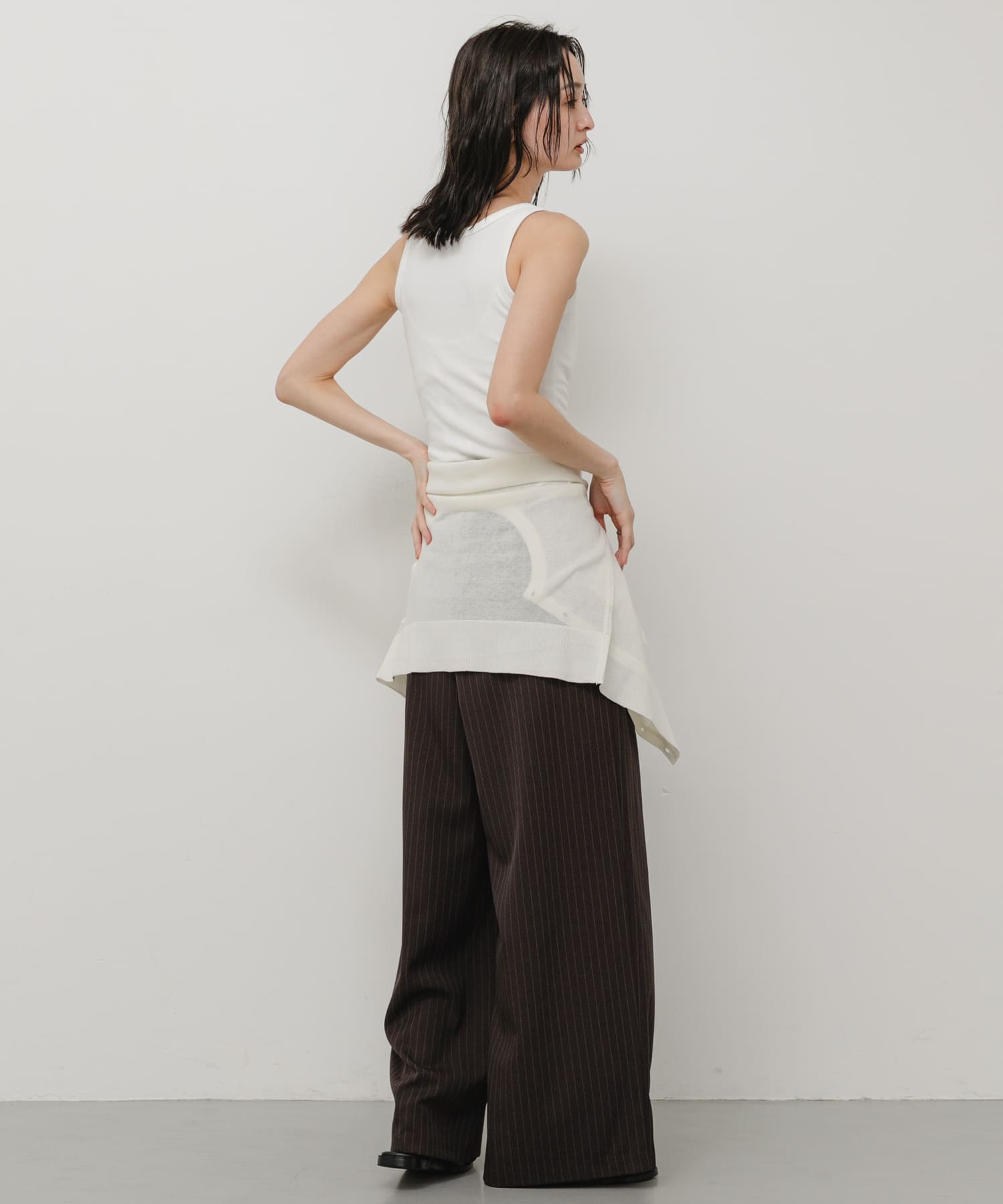 OFF WHITE