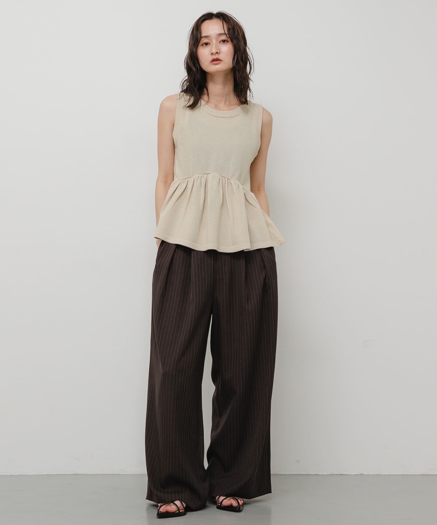 メランジフリルペプラムニットトップ(One BEIGE): トップス｜URBAN
