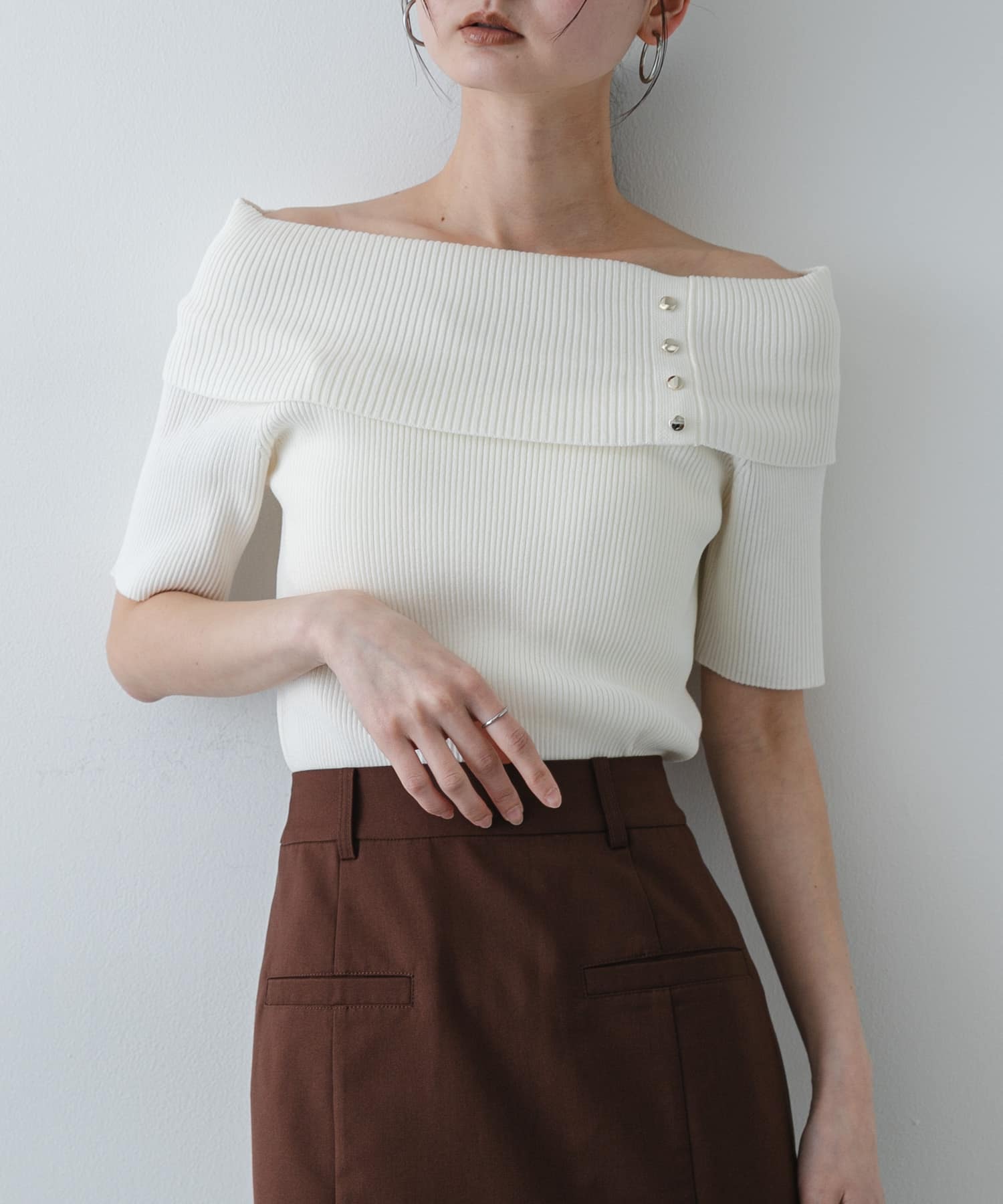 『洗濯可』メタルボタンオフショルリブセーター